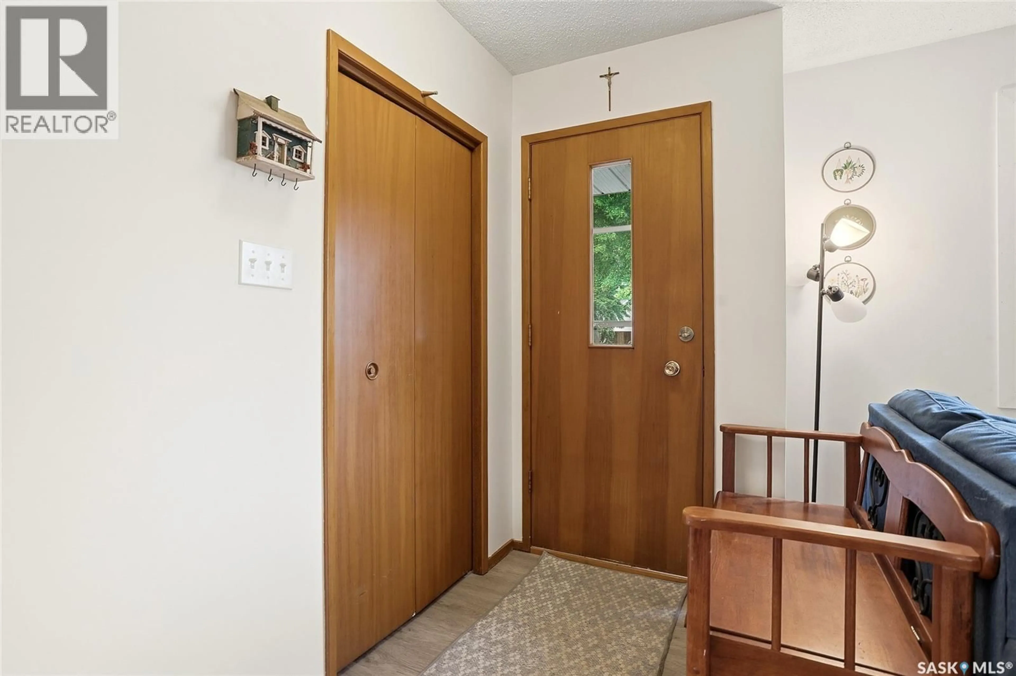 Indoor foyer for 1317 EAST CENTRE, Saskatoon Saskatchewan S7J3A8
