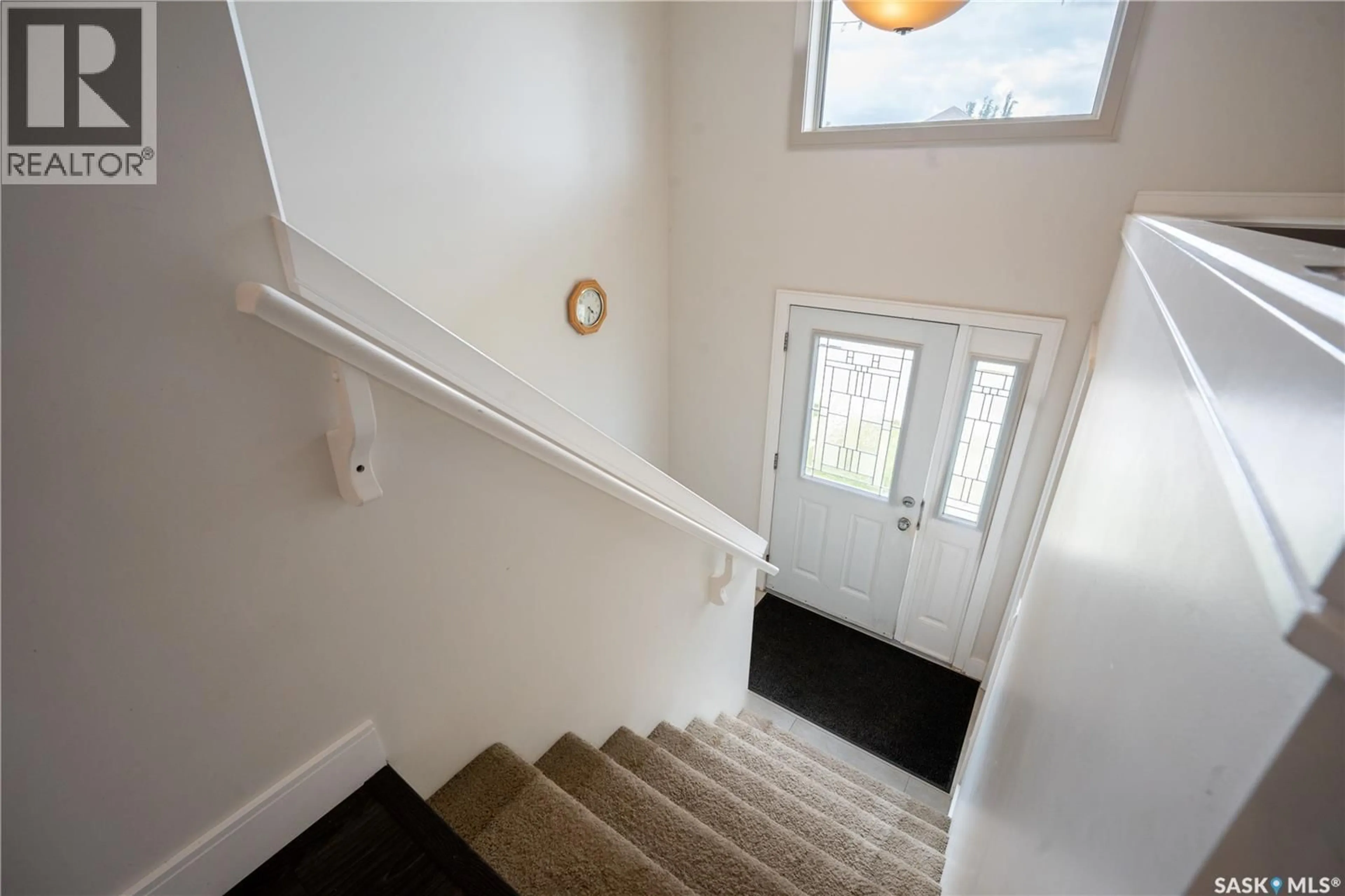 Stairs for 646 KOLYNCHUK COURT, Saskatoon Saskatchewan S7T0W2