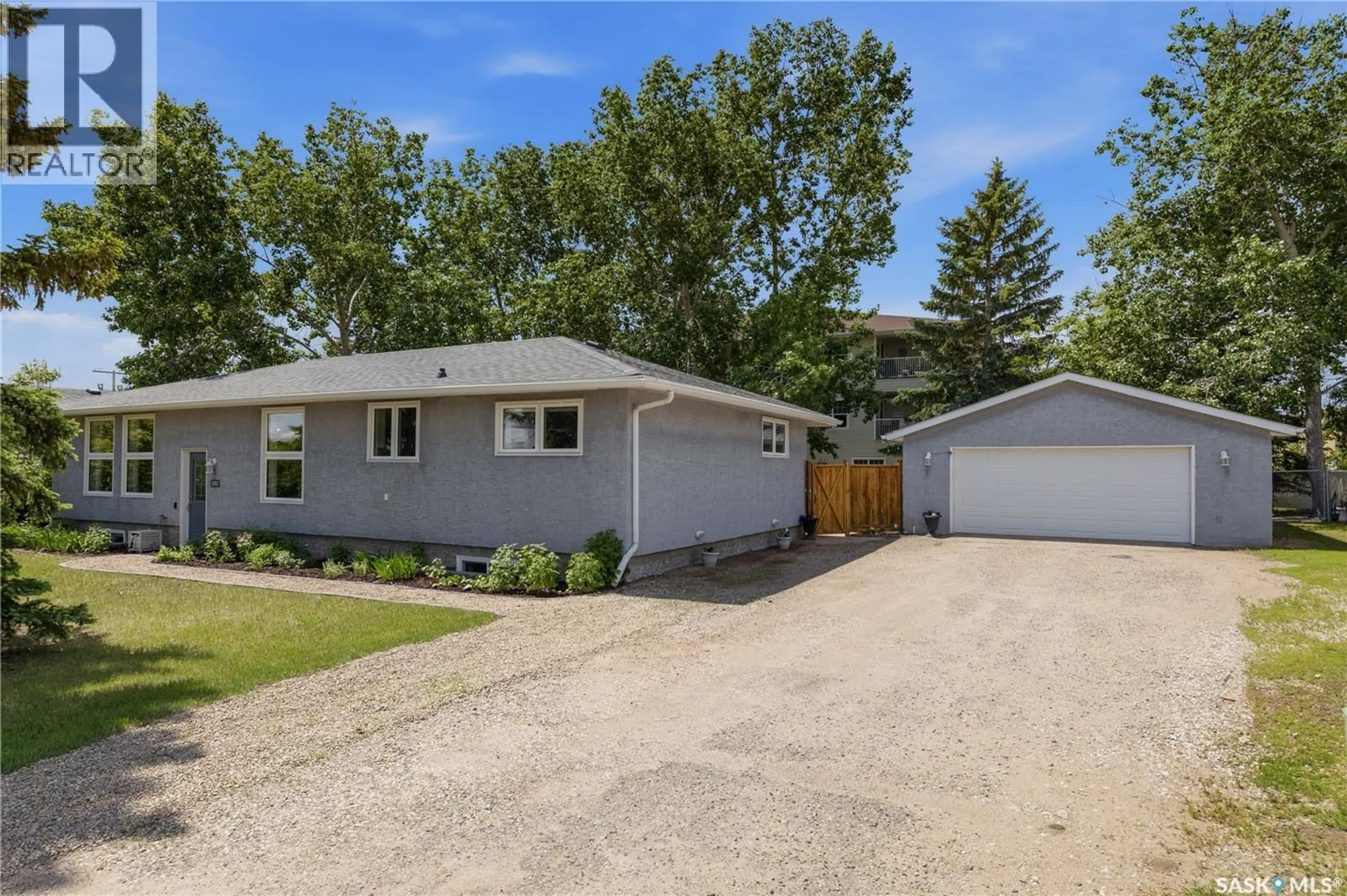 Home with vinyl exterior material, street for 102 PLAXTON PLACE, Regina Beach Saskatchewan S0G4C0