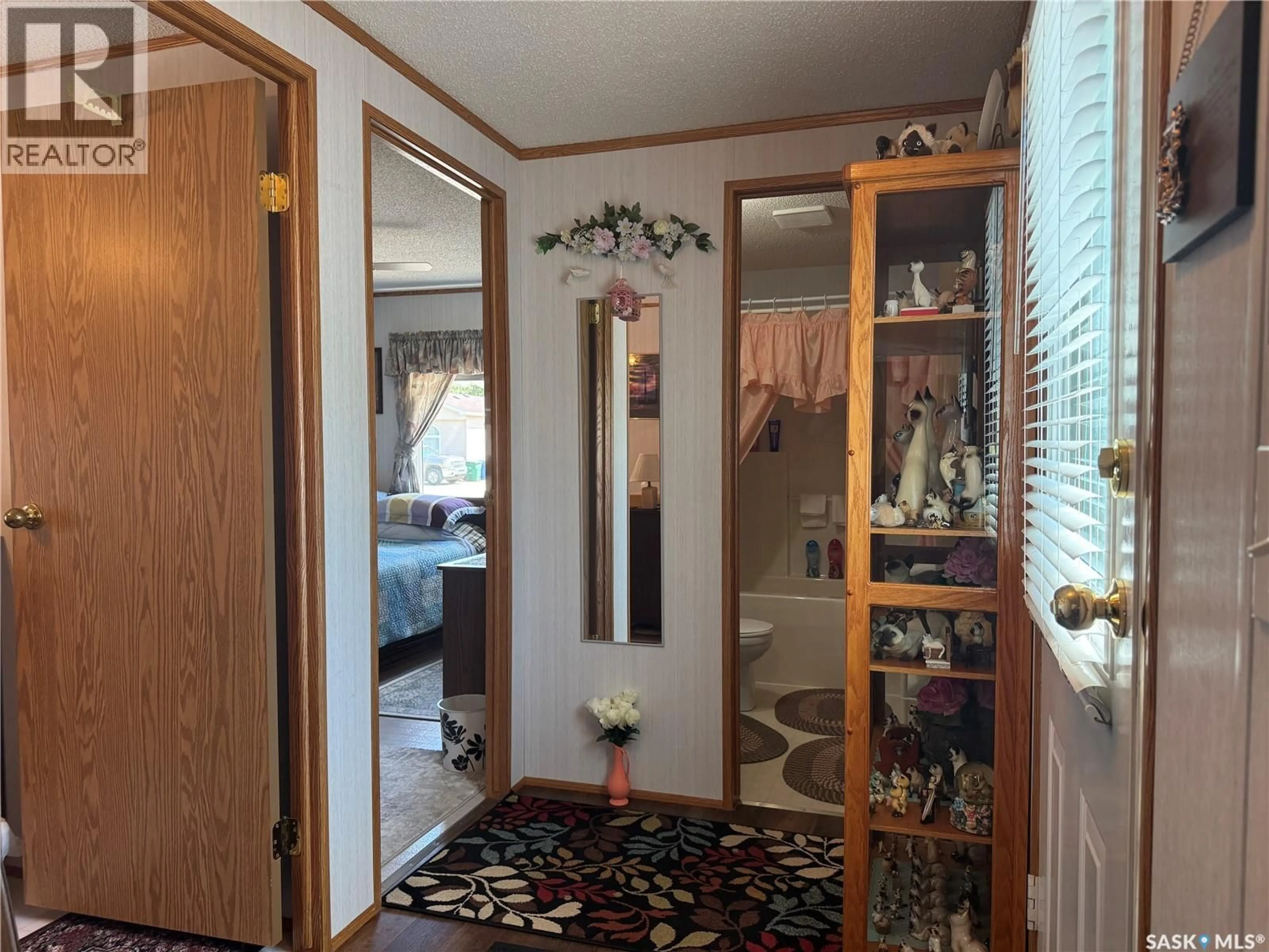 Indoor entryway for D3 - 1455 9TH AVENUE, Moose Jaw Saskatchewan S6J1C6