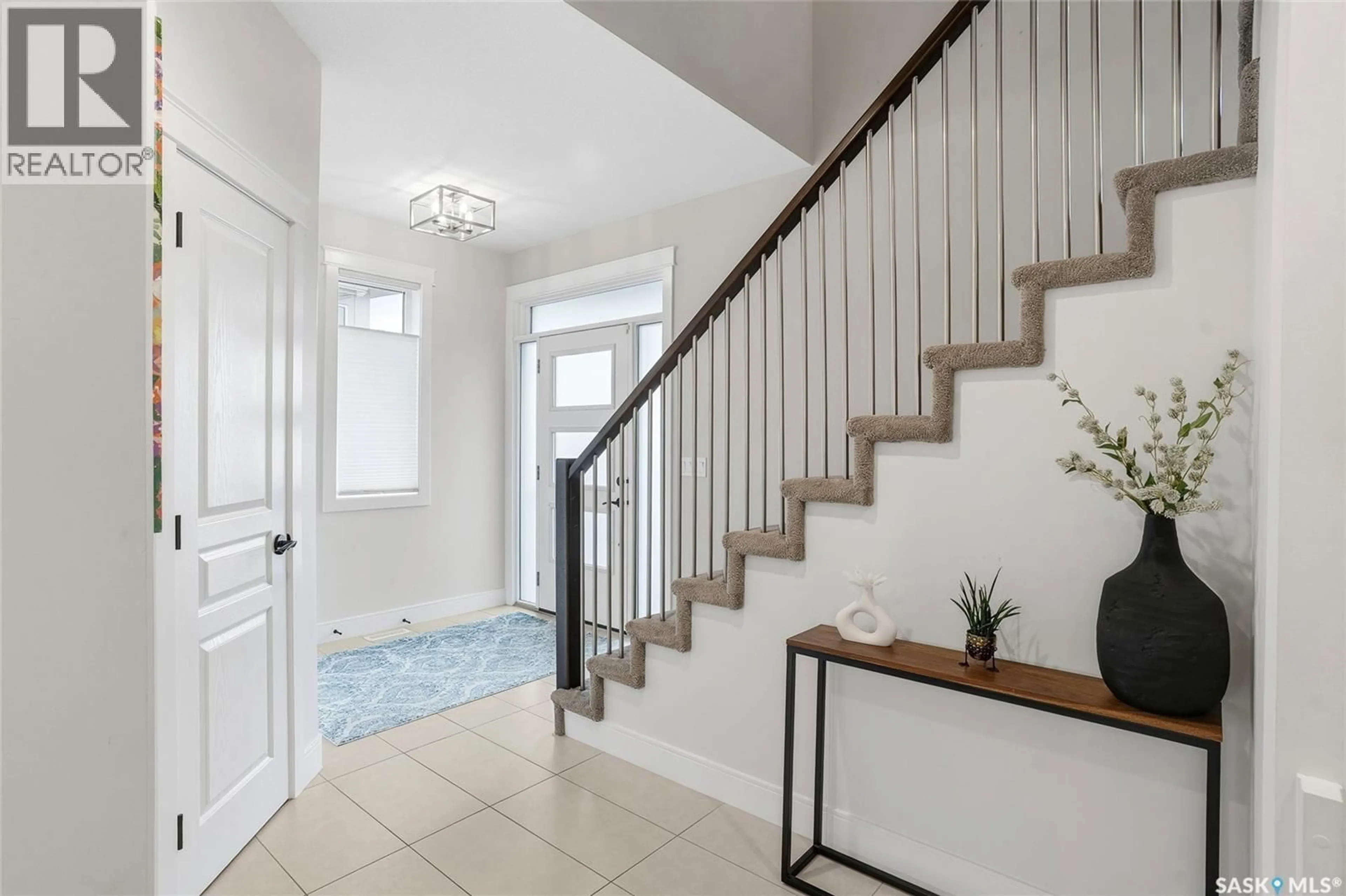 Indoor entryway for 606 PICHLER CRESCENT, Saskatoon Saskatchewan S7V0G2