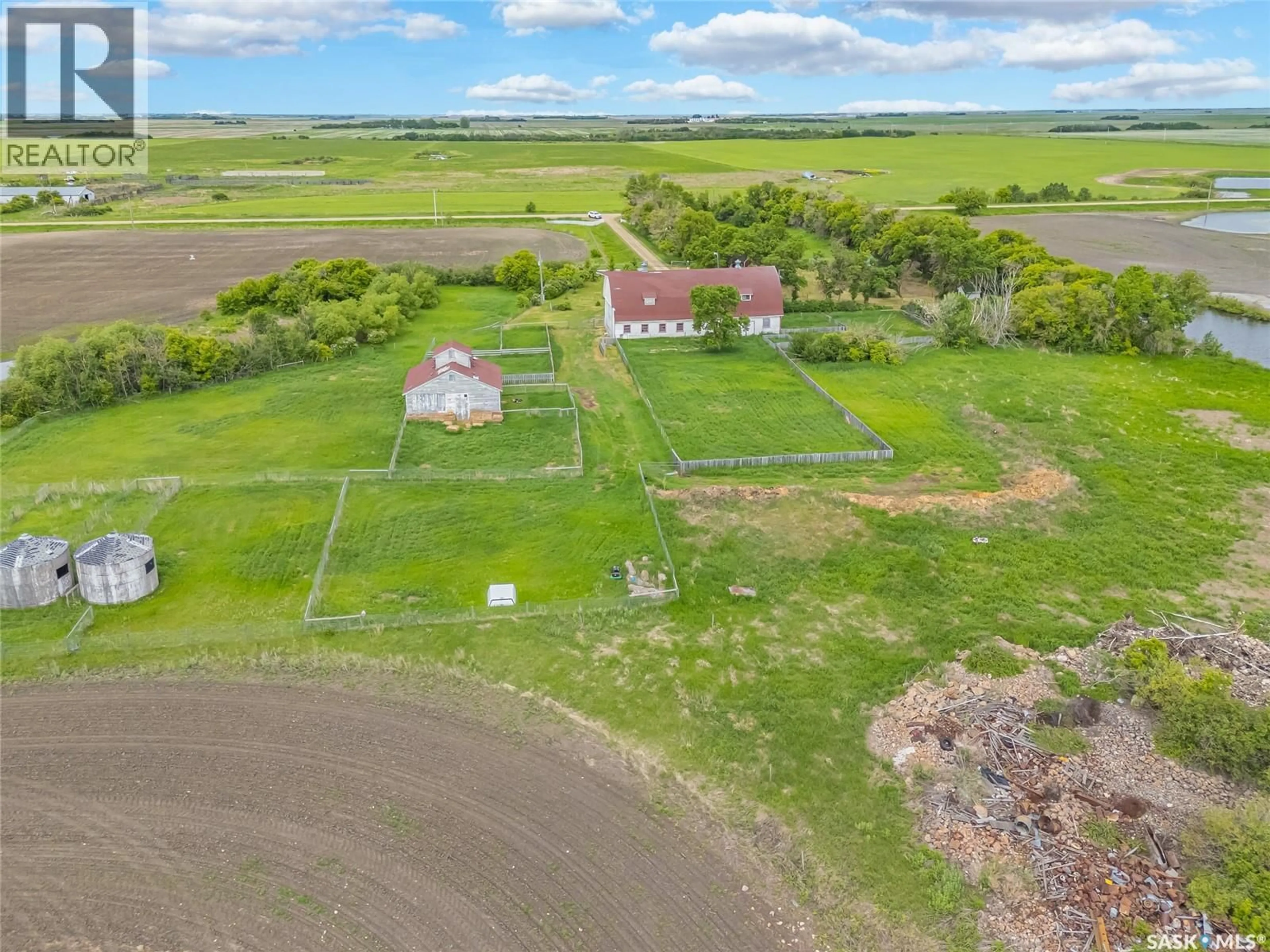 A pic from outside/outdoor area/front of a property/back of a property/a pic from drone, building for 39355 RANGE ROAD 3062, Corman Park Rm No. 344 Saskatchewan S0K1E0