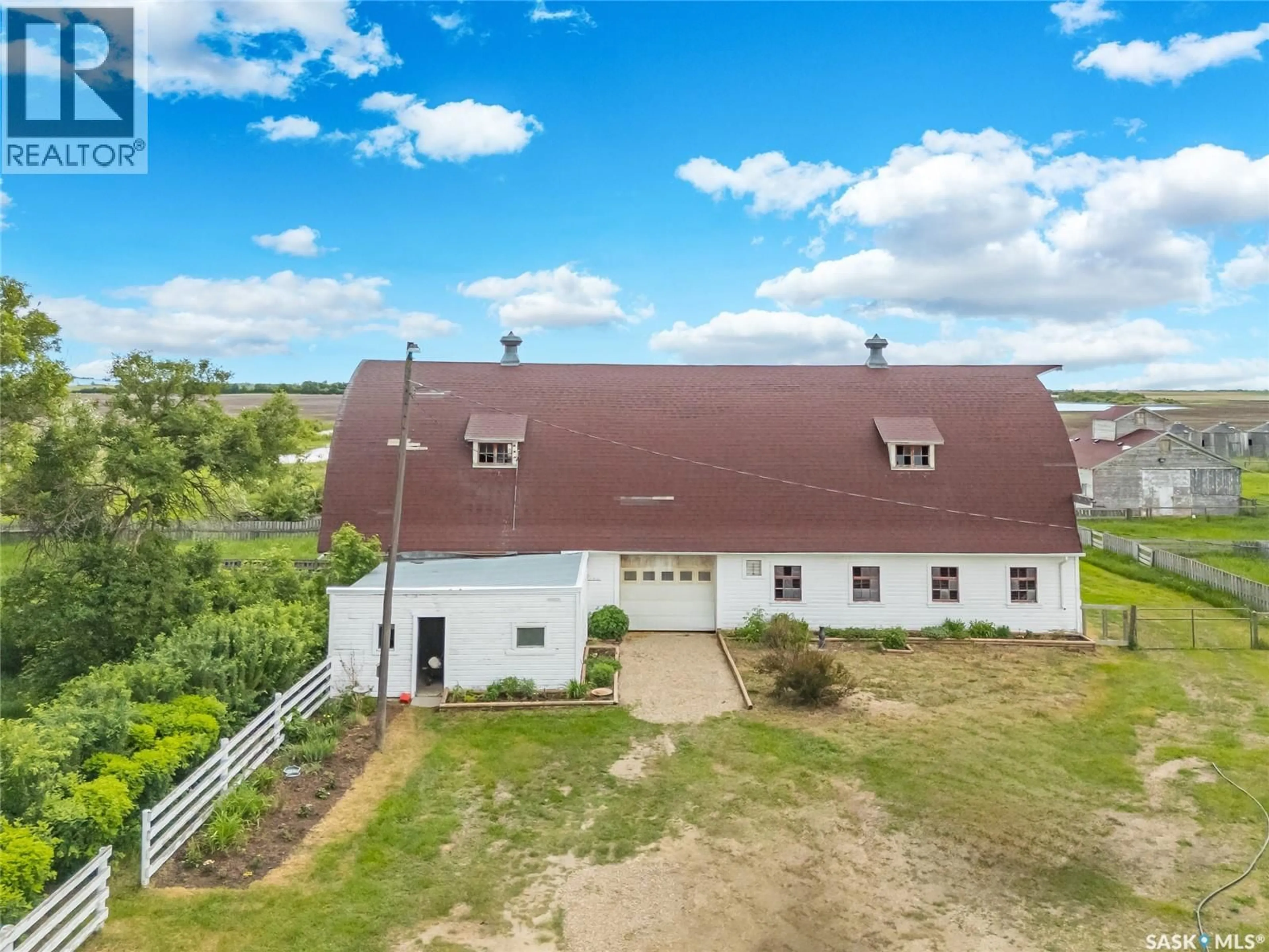 A pic from outside/outdoor area/front of a property/back of a property/a pic from drone, building for 39355 RANGE ROAD 3062, Corman Park Rm No. 344 Saskatchewan S0K1E0