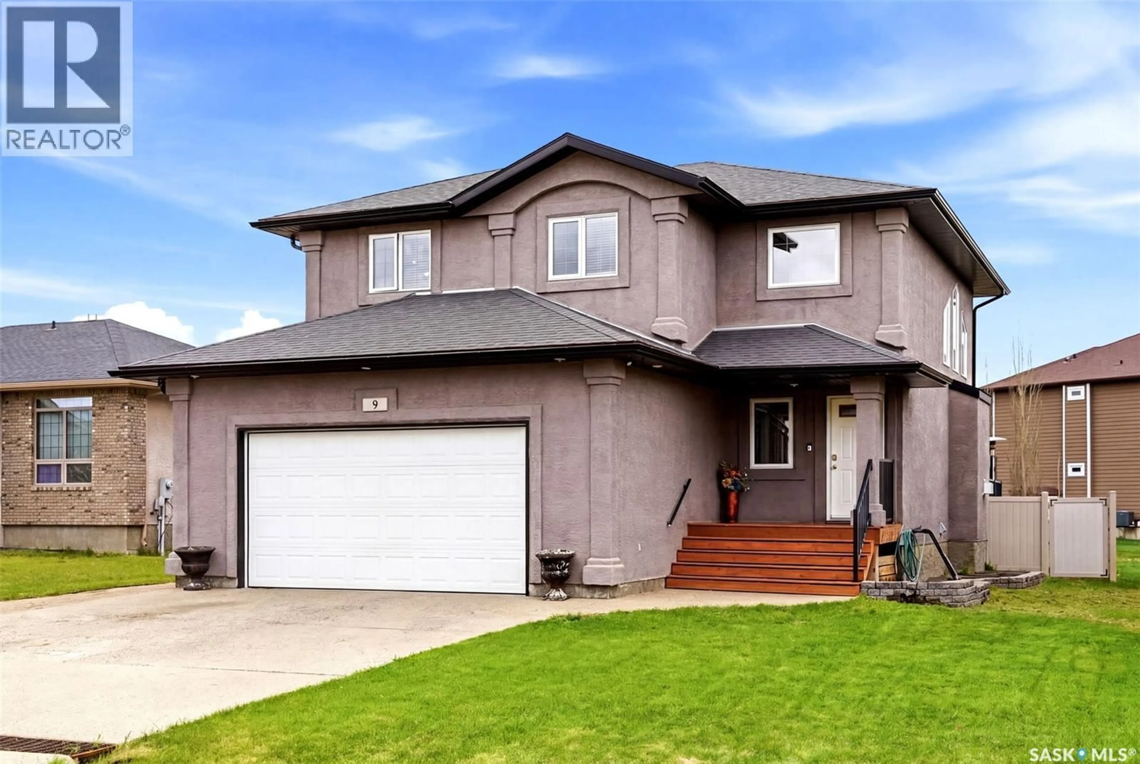 Home with vinyl exterior material, street for 9 MCKENZIE POINTE, White City Saskatchewan S4L0B2