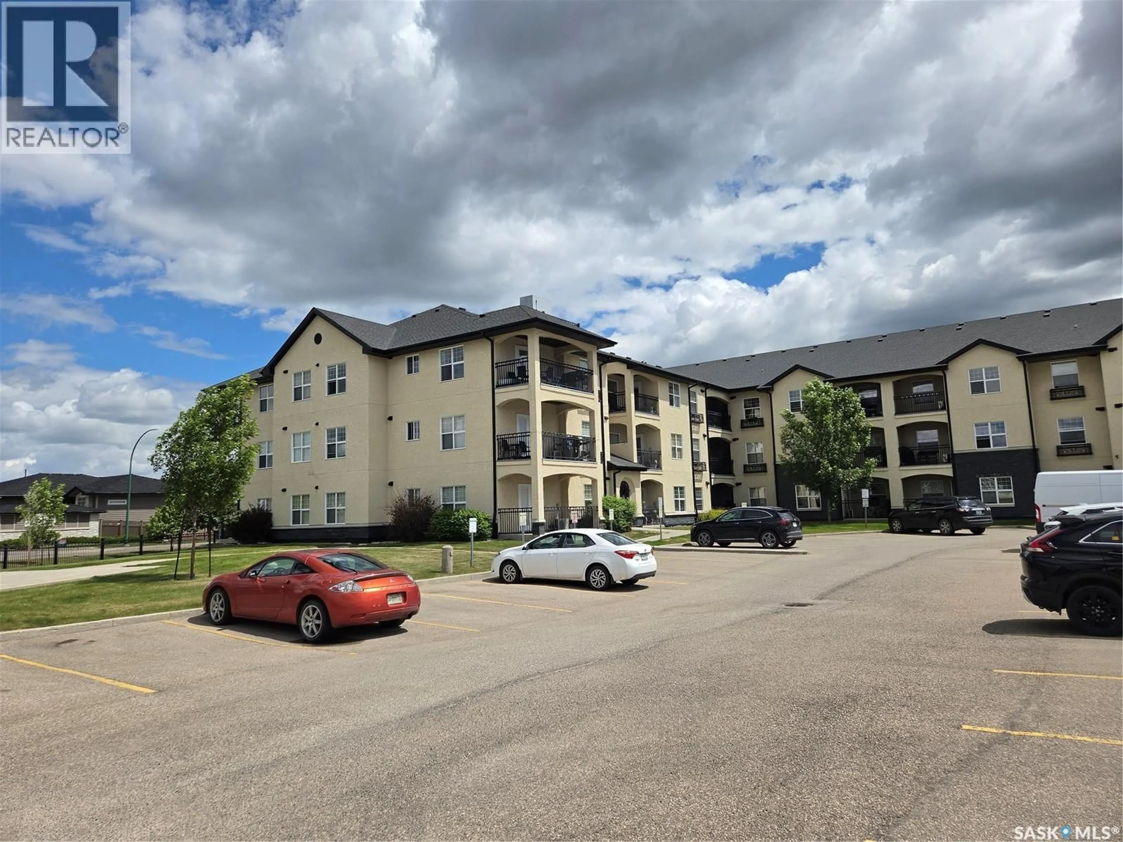 A pic from outside/outdoor area/front of a property/back of a property/a pic from drone, building for 211 - 216 LEDINGHAM STREET, Saskatoon Saskatchewan S7V0C5