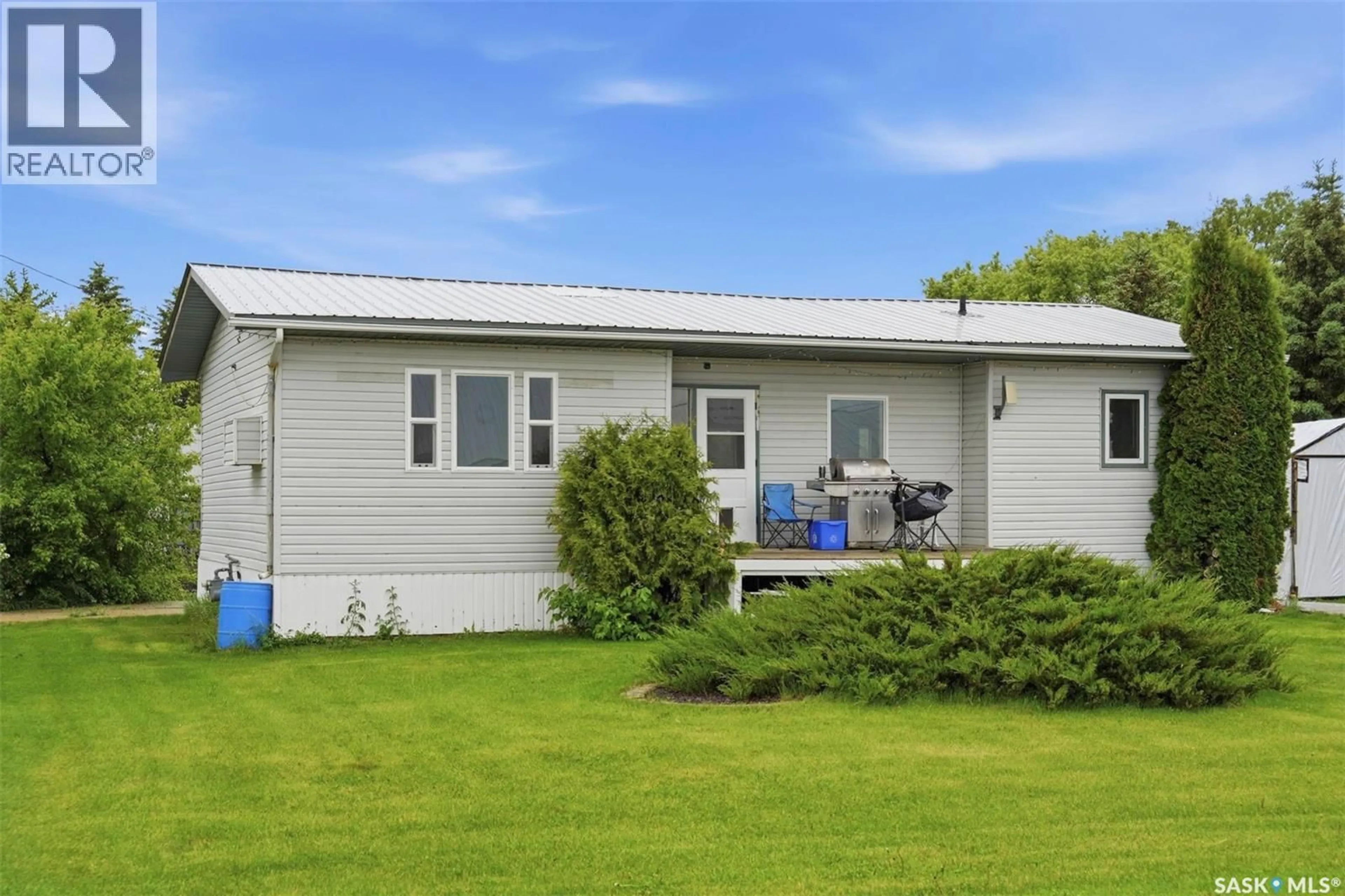 Home with vinyl exterior material, unknown for 813 HOFFMAN AVENUE, Bruno Saskatchewan S0K0S0