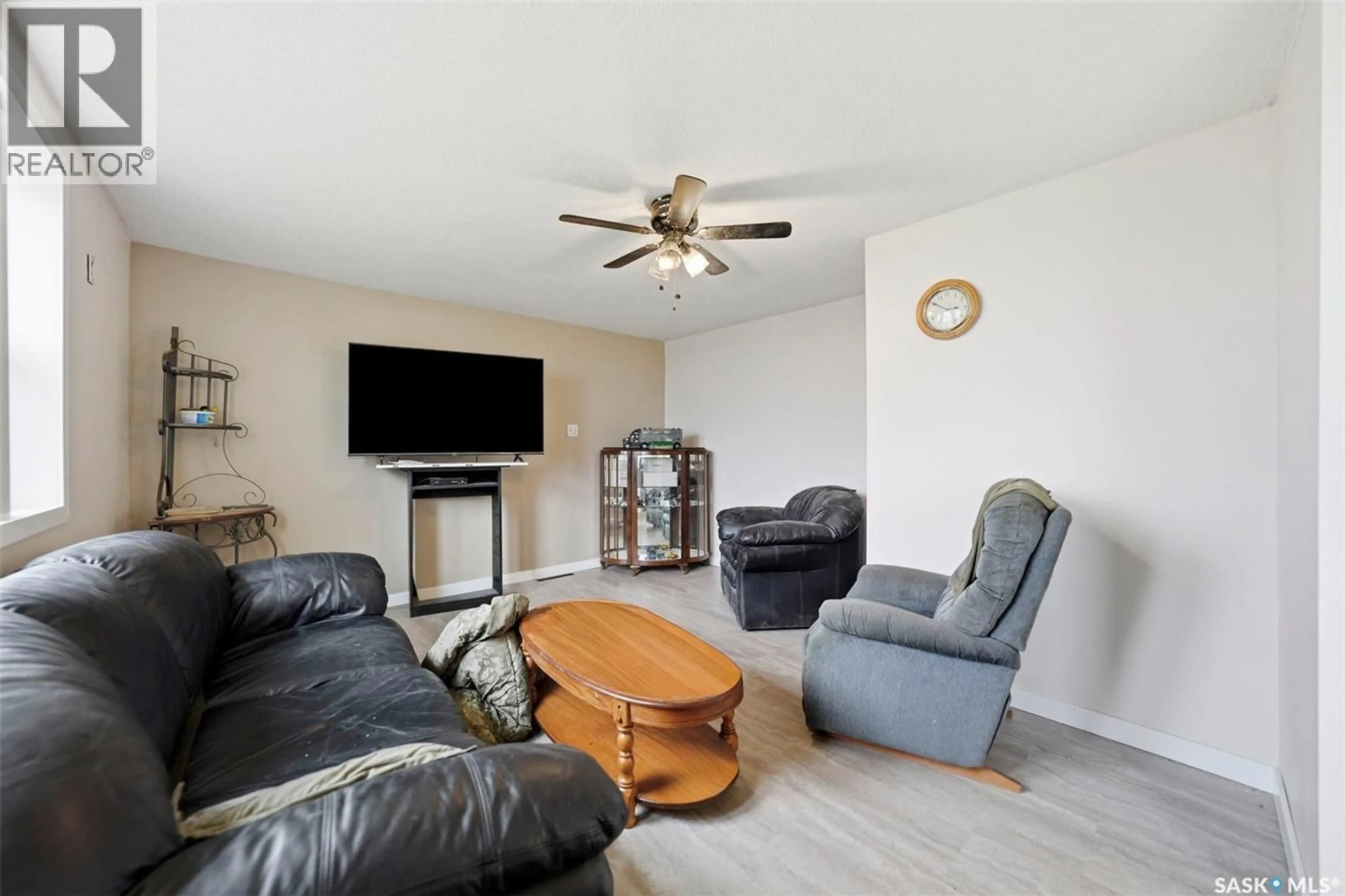 Living room with furniture, unknown for 813 HOFFMAN AVENUE, Bruno Saskatchewan S0K0S0
