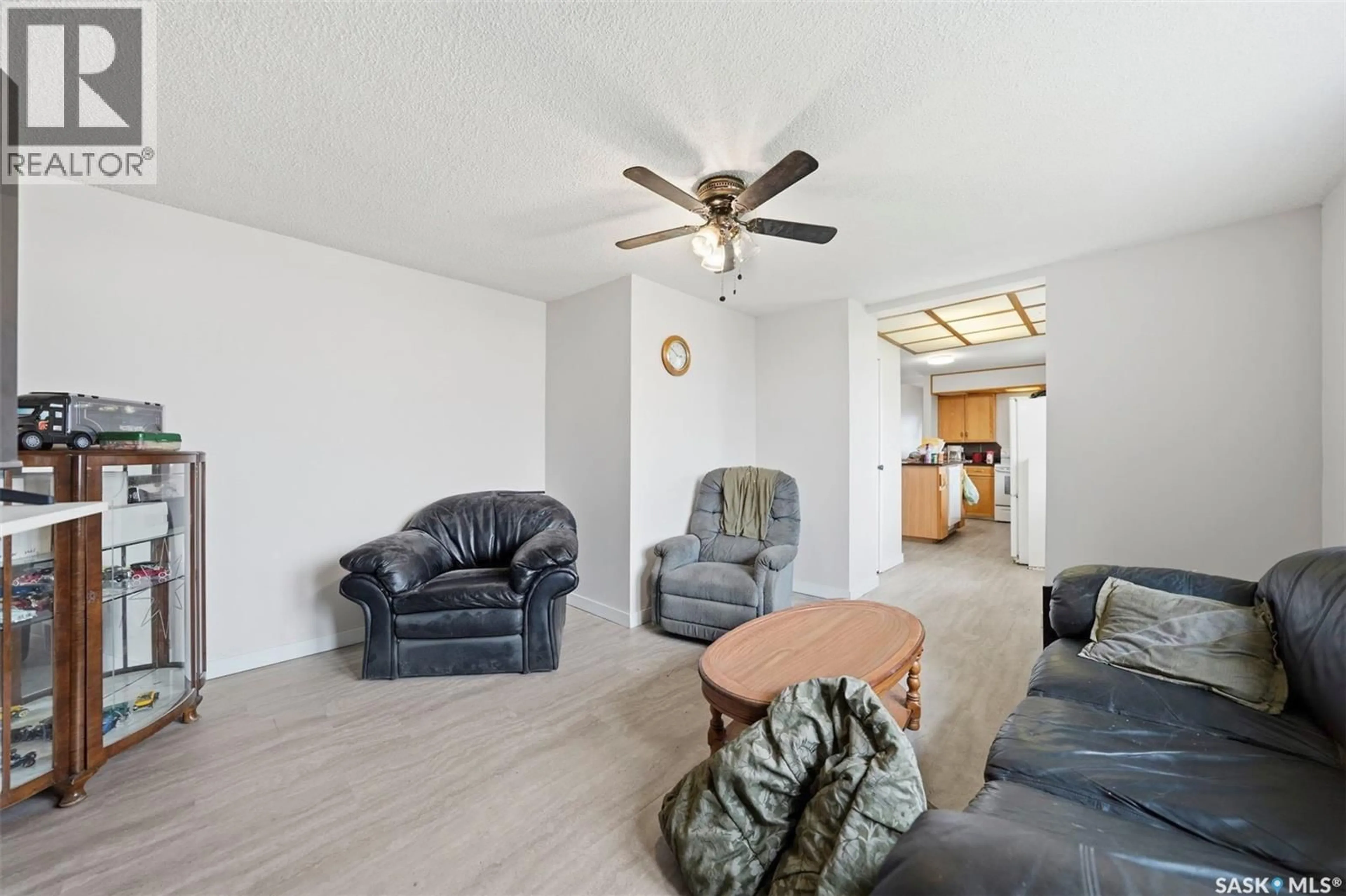 Living room with furniture, unknown for 813 HOFFMAN AVENUE, Bruno Saskatchewan S0K0S0