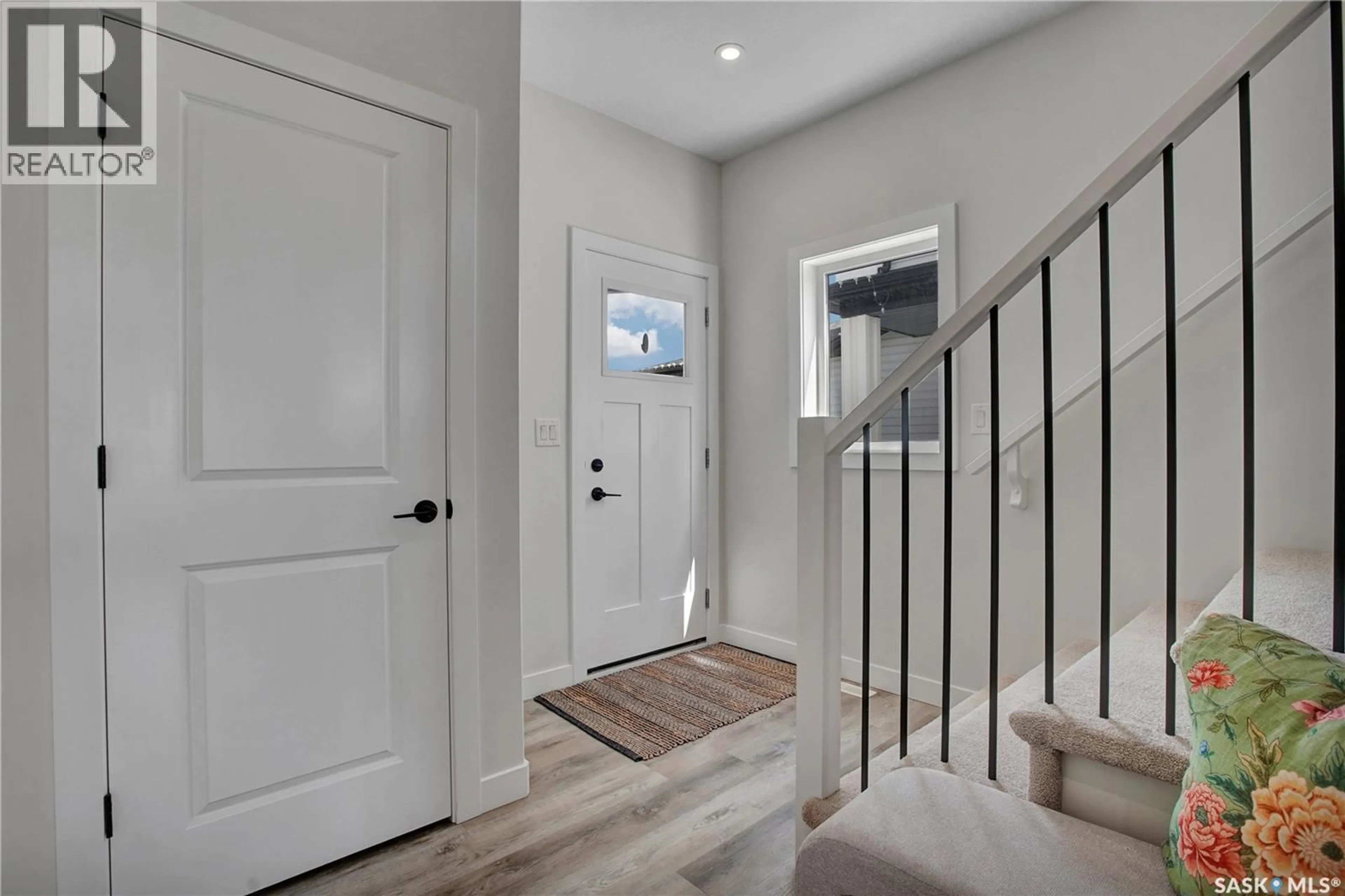 Indoor entryway for 1312 PARR HILL DRIVE, Martensville Saskatchewan S0K2T1