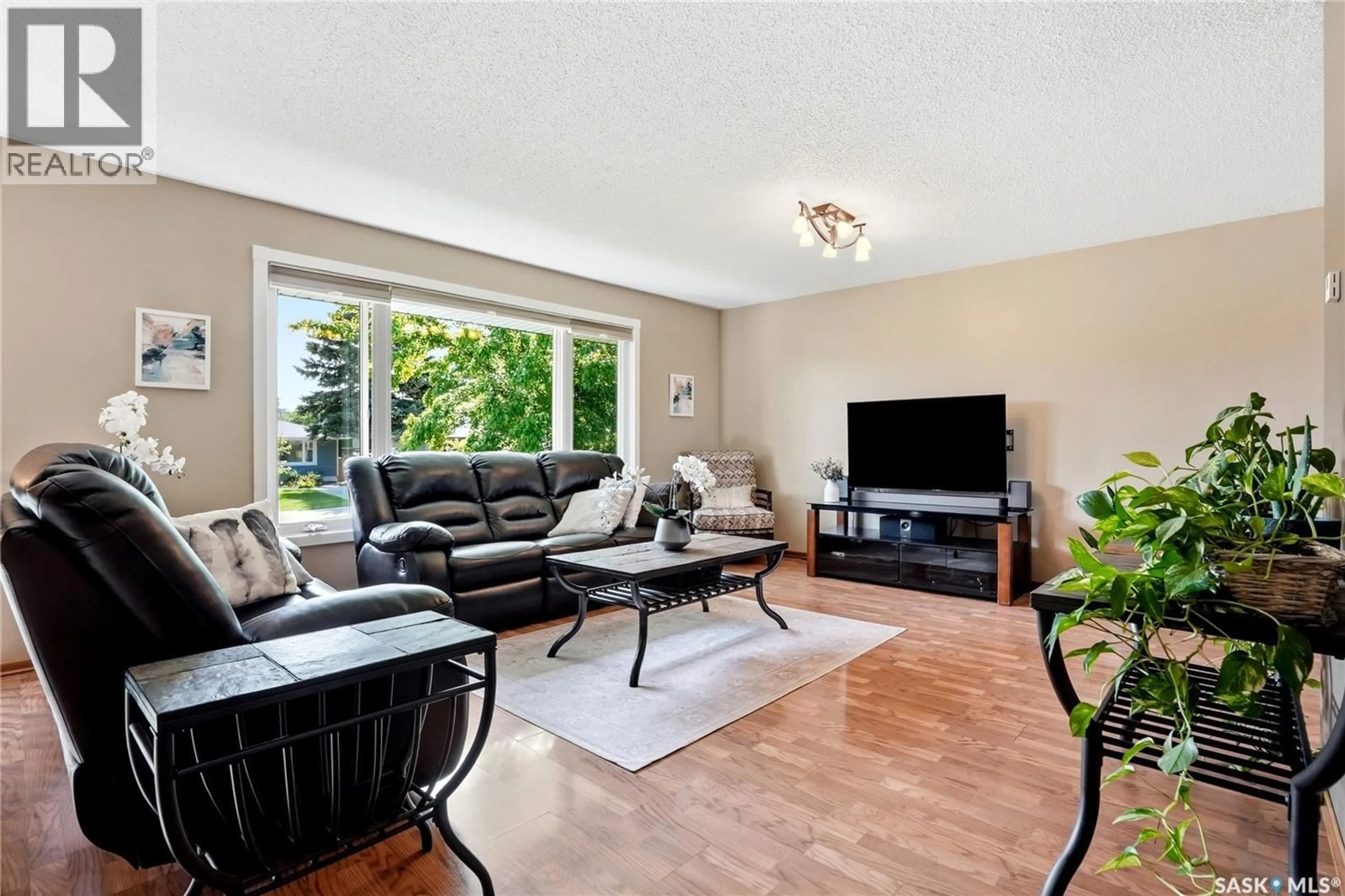 Living room with furniture, unknown for 154 MOUNT ALLISON CRESCENT, Saskatoon Saskatchewan S7H4A5