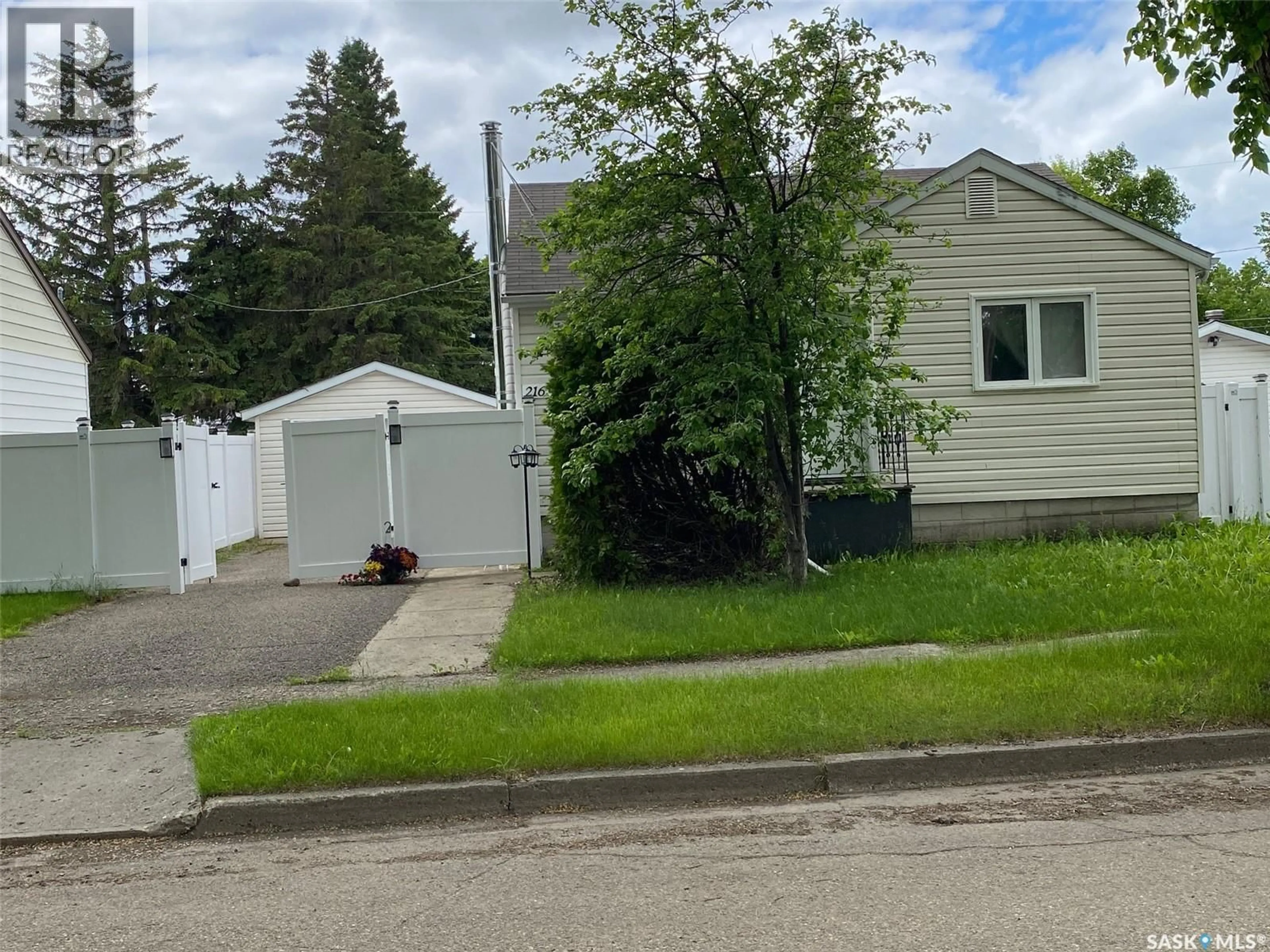 Shed for 216 MAPLE AVENUE, Yorkton Saskatchewan S3N2W1