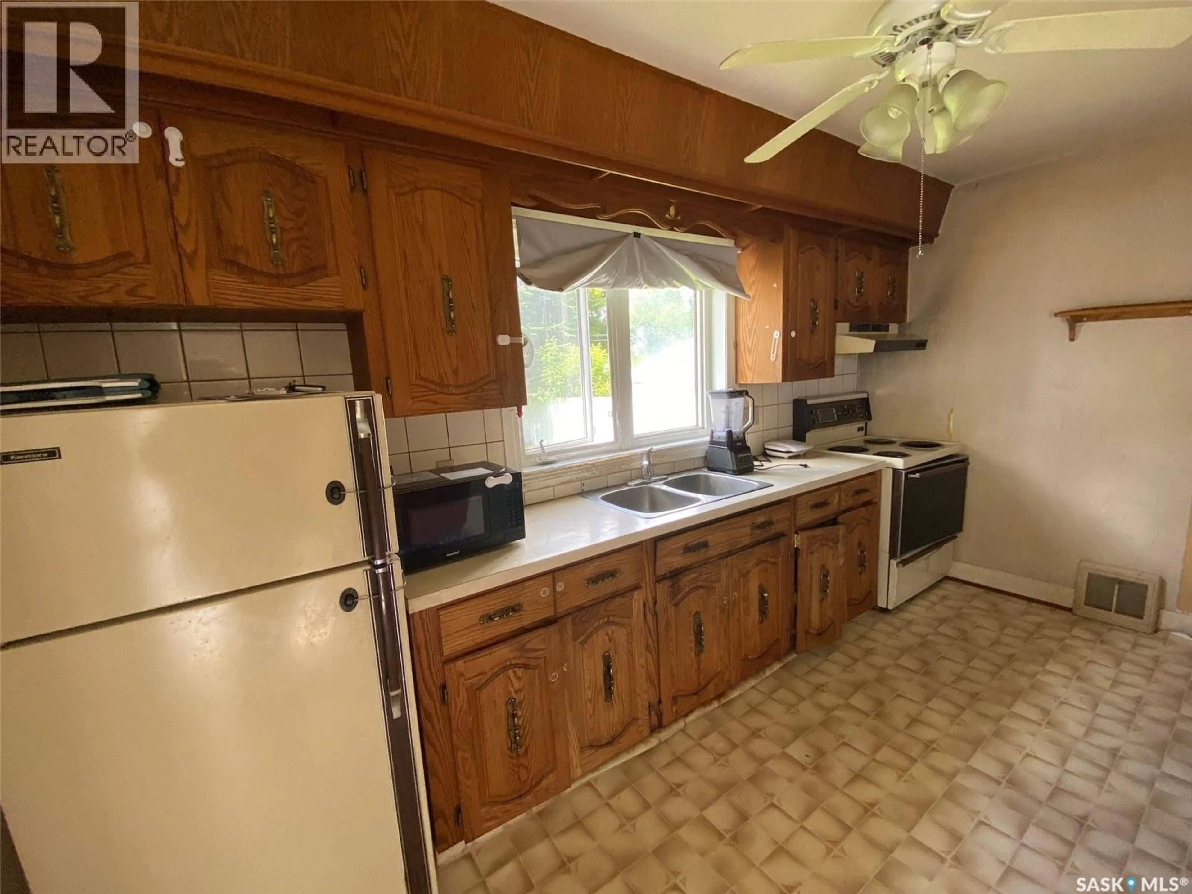 Standard kitchen, unknown for 216 MAPLE AVENUE, Yorkton Saskatchewan S3N2W1