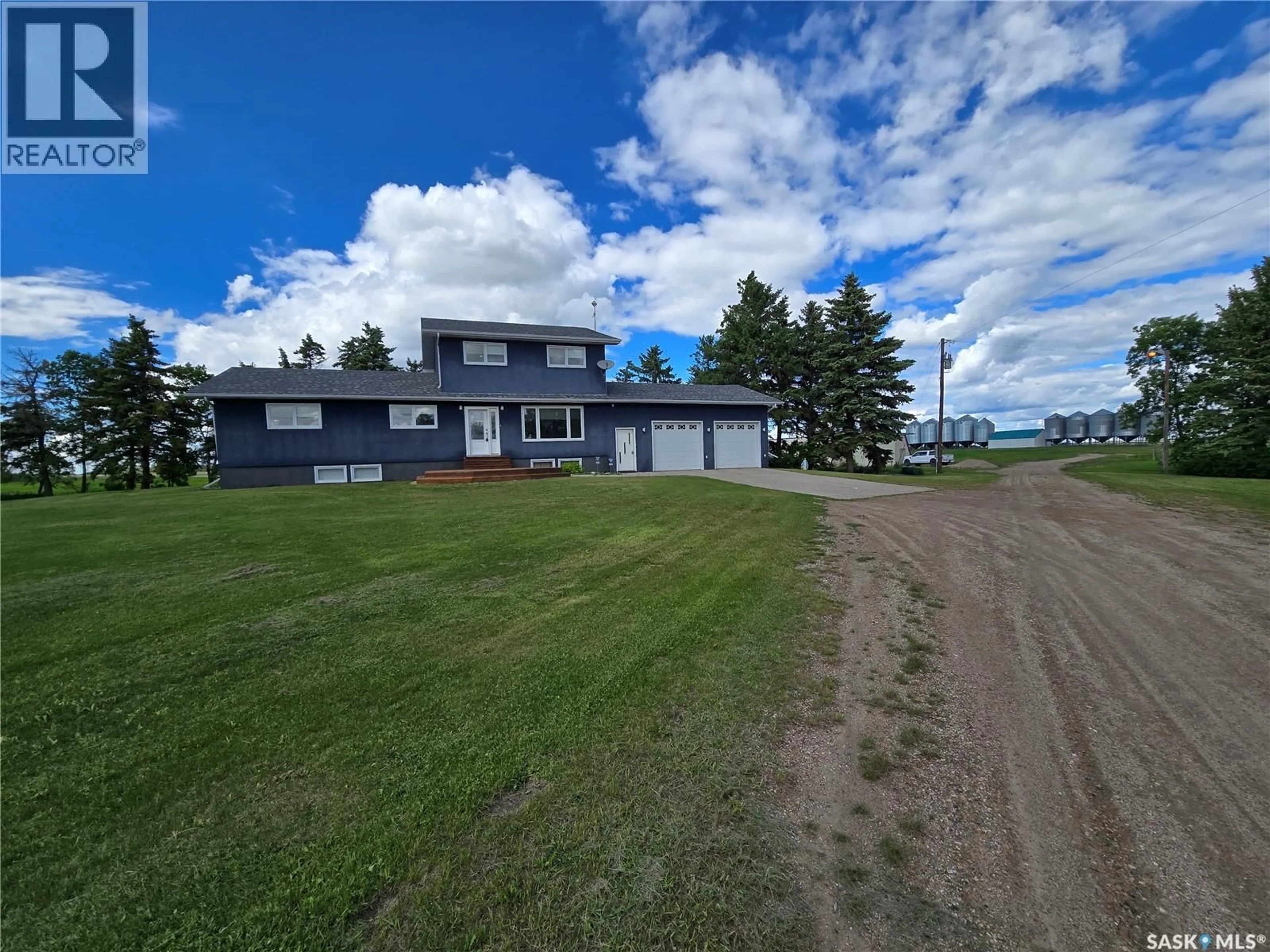 A pic from outside/outdoor area/front of a property/back of a property/a pic from drone, unknown for MUCHOWSKI ACREAGE, Montmartre Saskatchewan S0G3M0