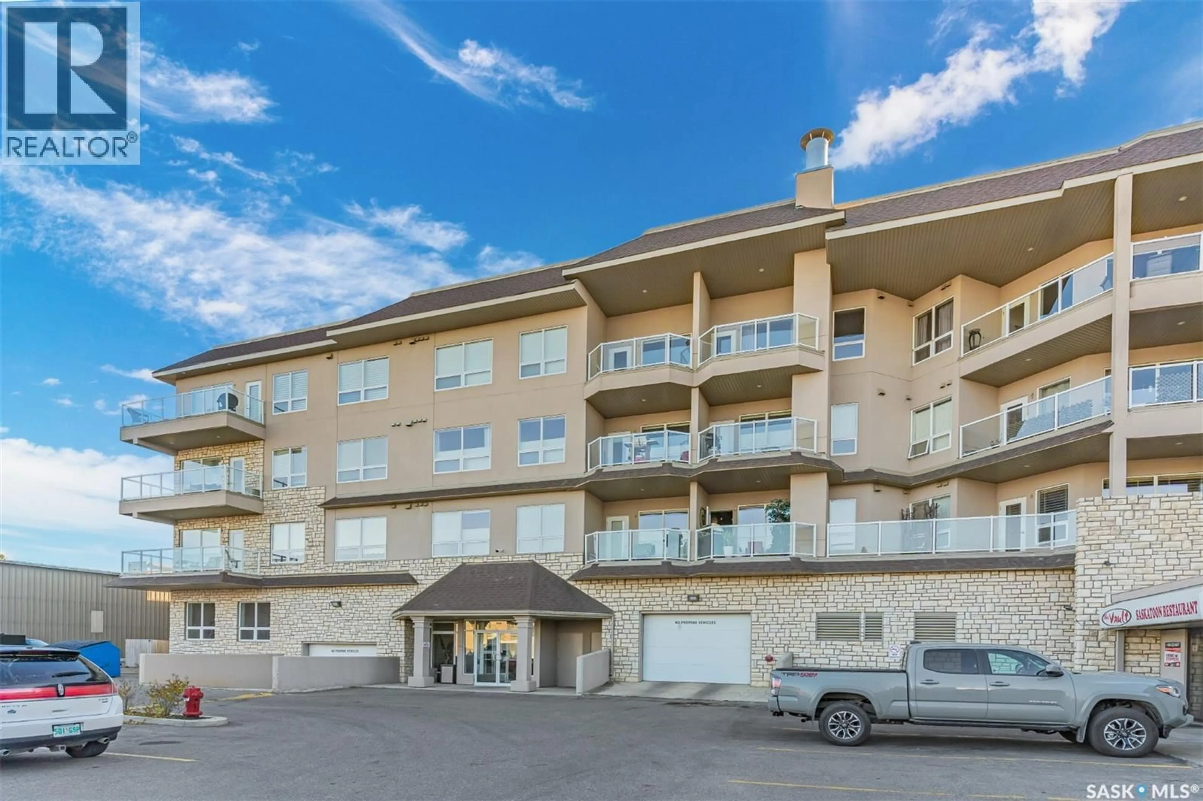Patio, building for 311 227 PINEHOUSE DRIVE, Saskatoon Saskatchewan S7K4W9