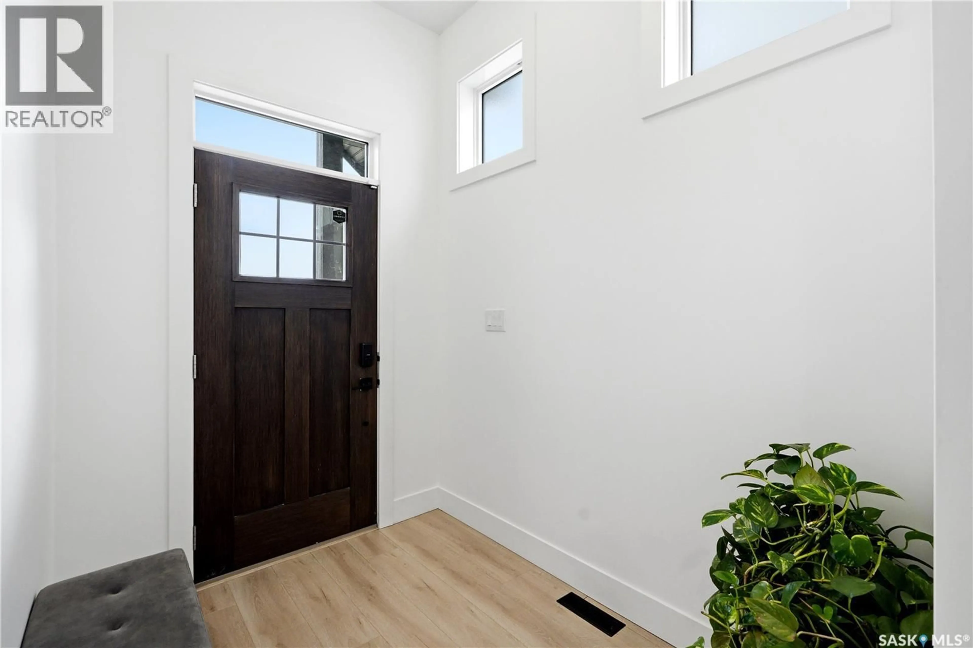 Indoor entryway for 916 FEHEREGYHAZI BOULEVARD, Saskatoon Saskatchewan S7W1E1