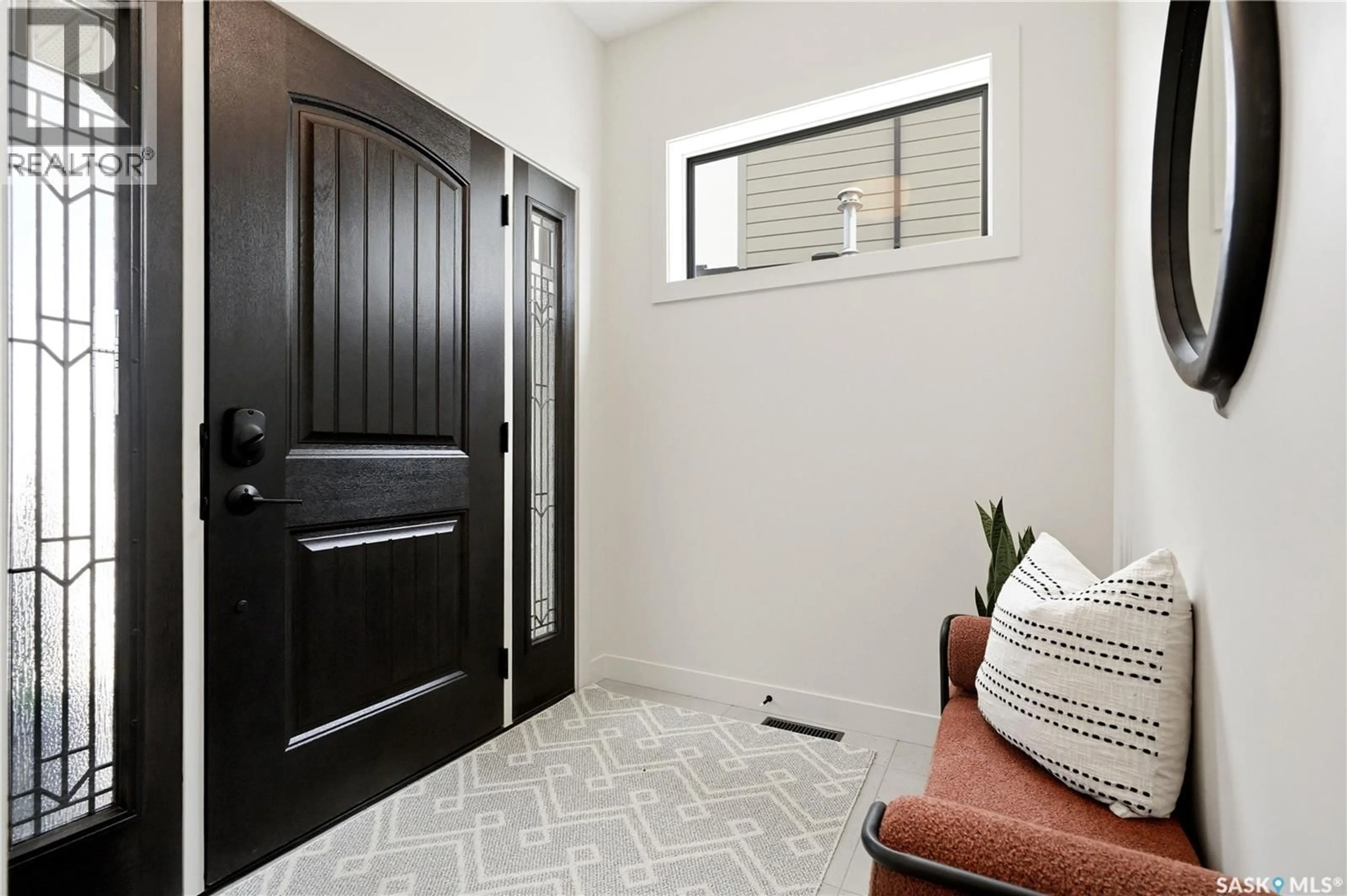 Indoor entryway for 638 PEPPER BEND, Saskatoon Saskatchewan S7V1T1
