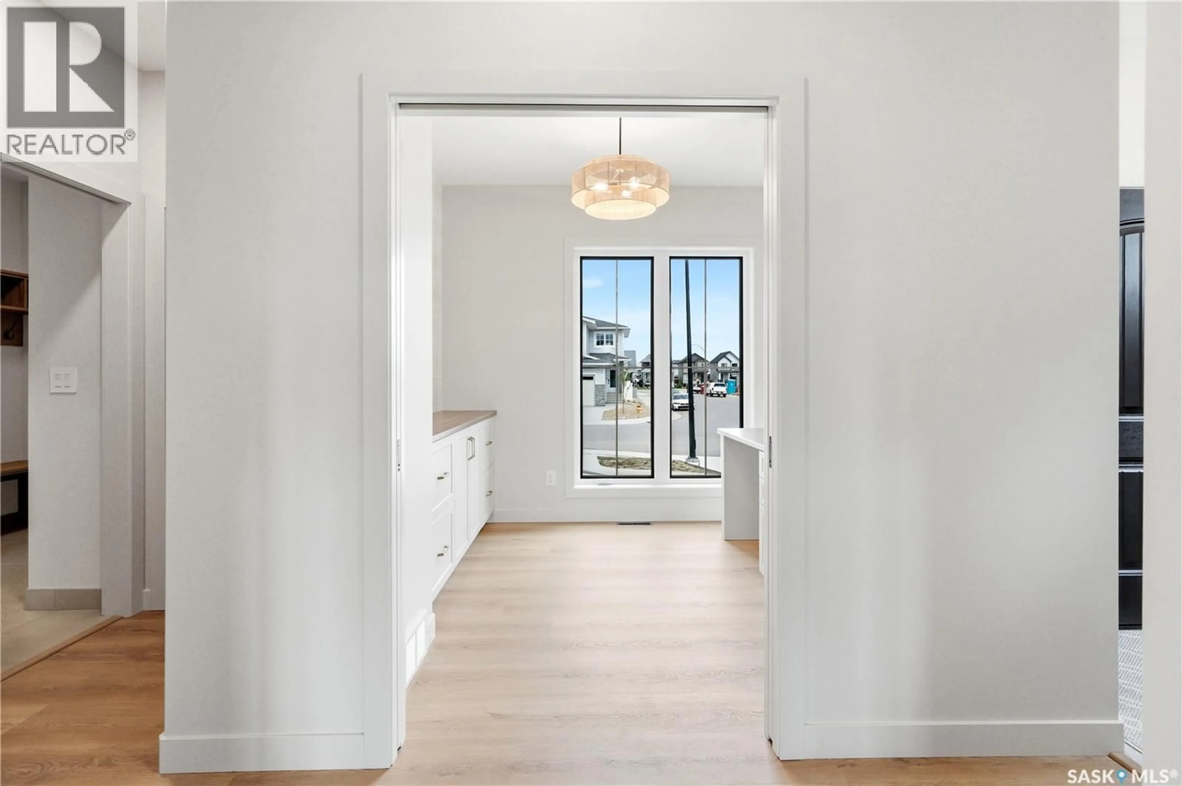 Indoor entryway for 638 PEPPER BEND, Saskatoon Saskatchewan S7V1T1