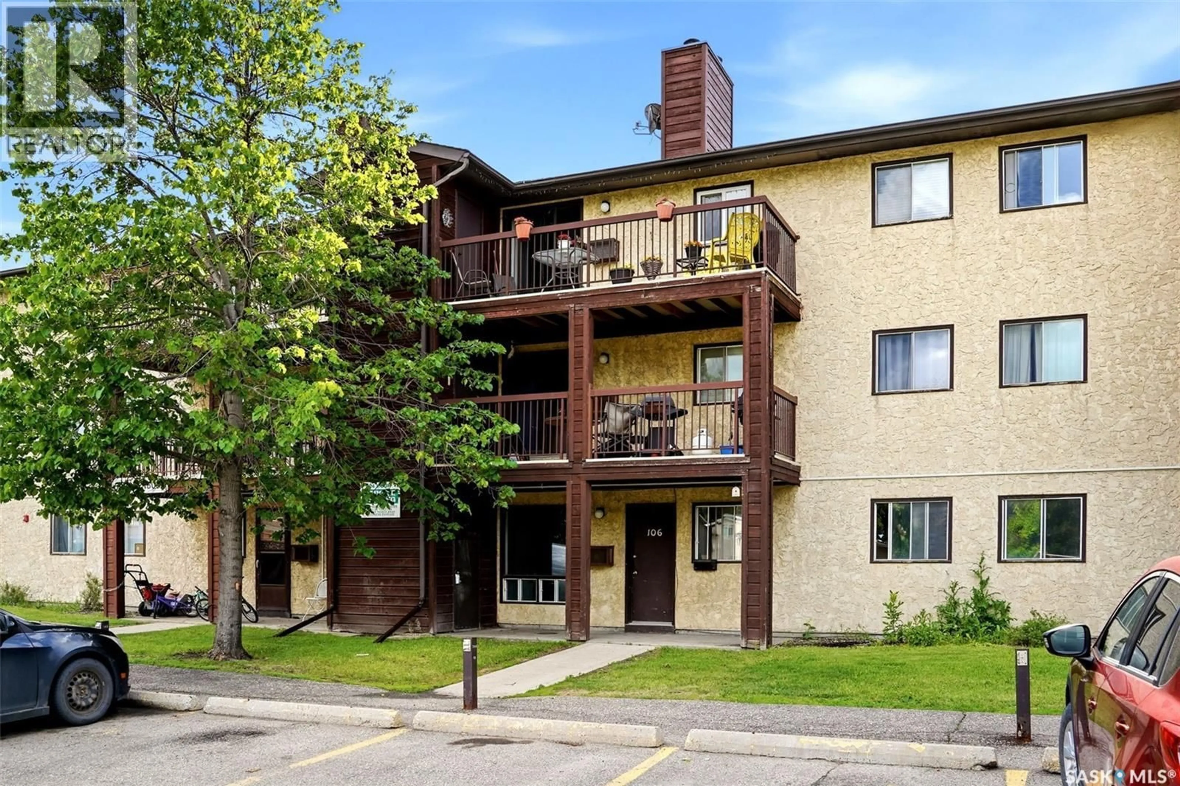Patio, building for 51 - 106 RODENBUSH DRIVE, Regina Saskatchewan S4R8C7