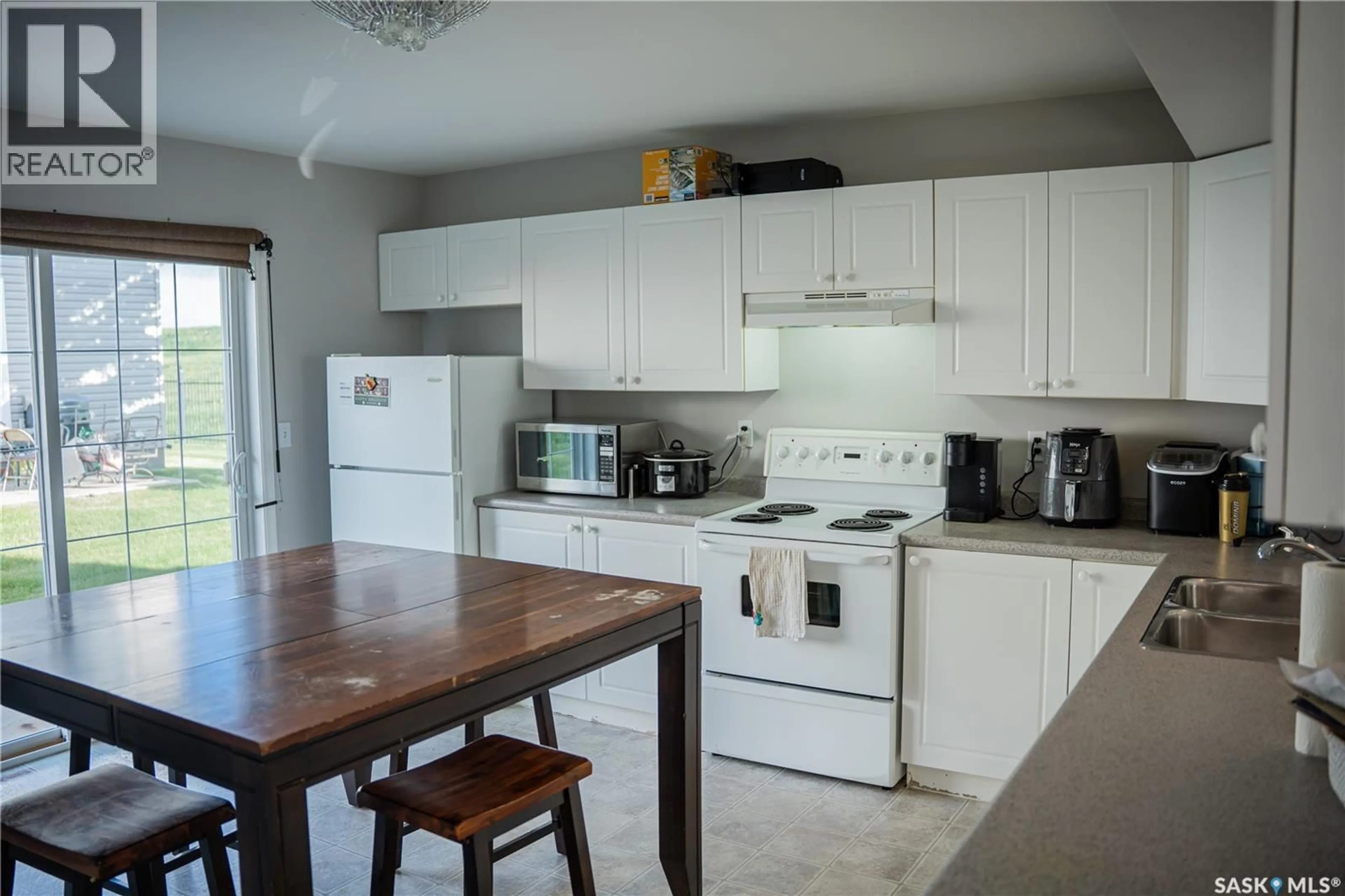 Standard kitchen, unknown for 663 - 106 BECKETT CRESCENT, Saskatoon Saskatchewan S7N4X2