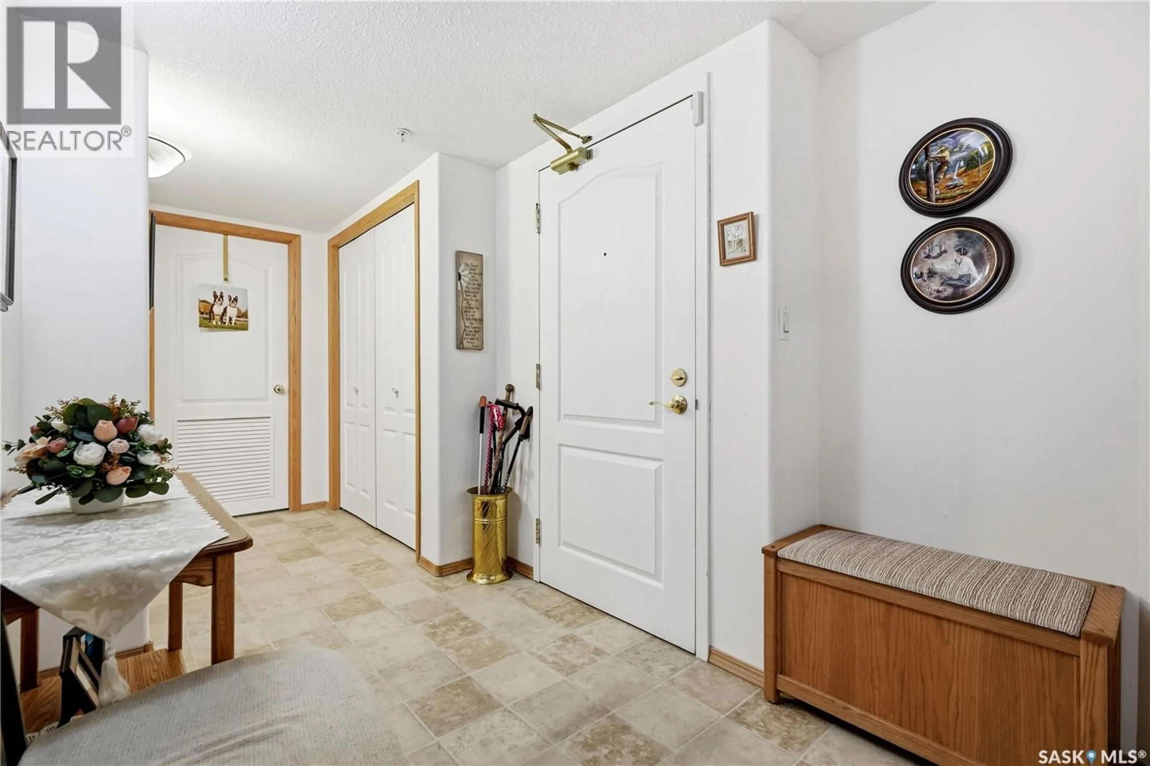 Indoor entryway for 106 2550 25TH AVENUE, Regina Saskatchewan S4S4E6