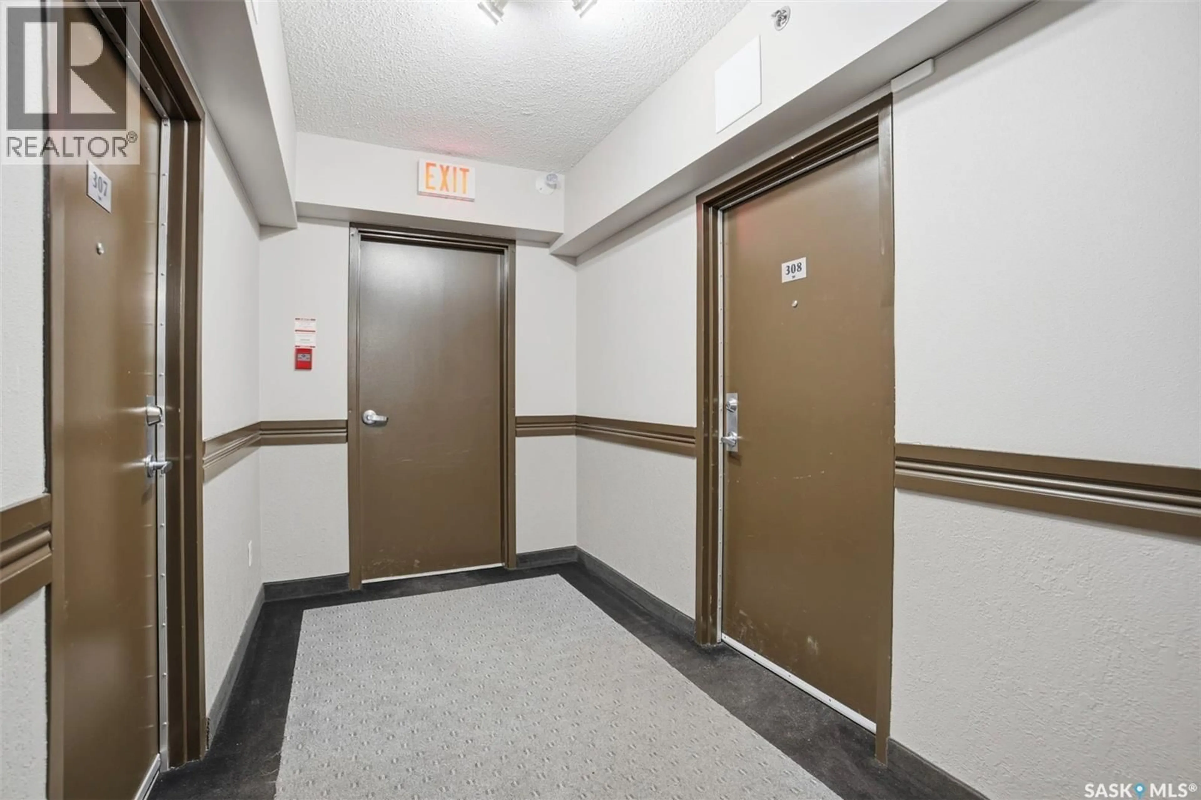 Indoor foyer for 308 - 525 3RD AVENUE, Saskatoon Saskatchewan S7K2J6