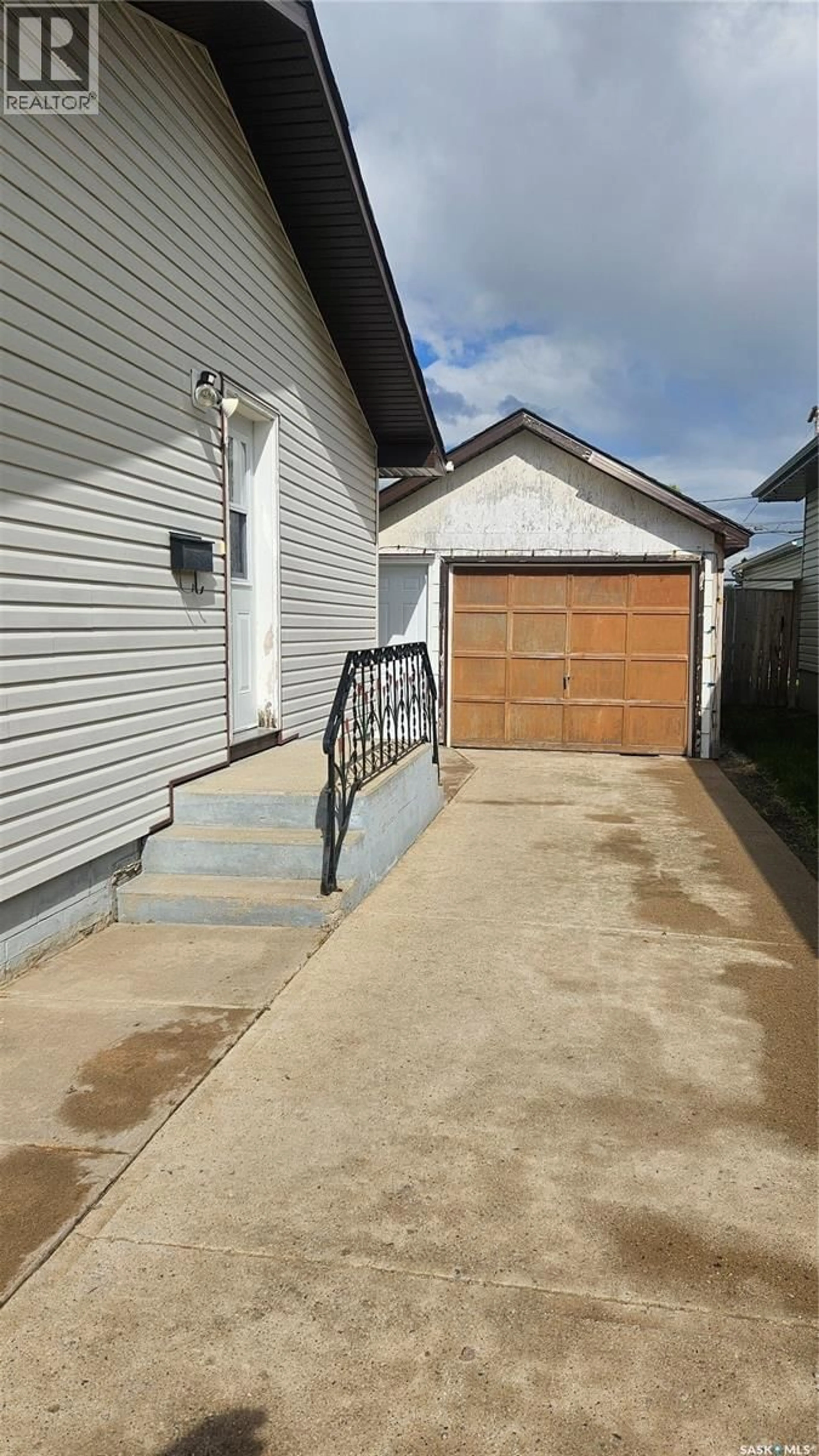 Indoor garage for 310 2ND AVENUE, Cudworth Saskatchewan S0K1B0
