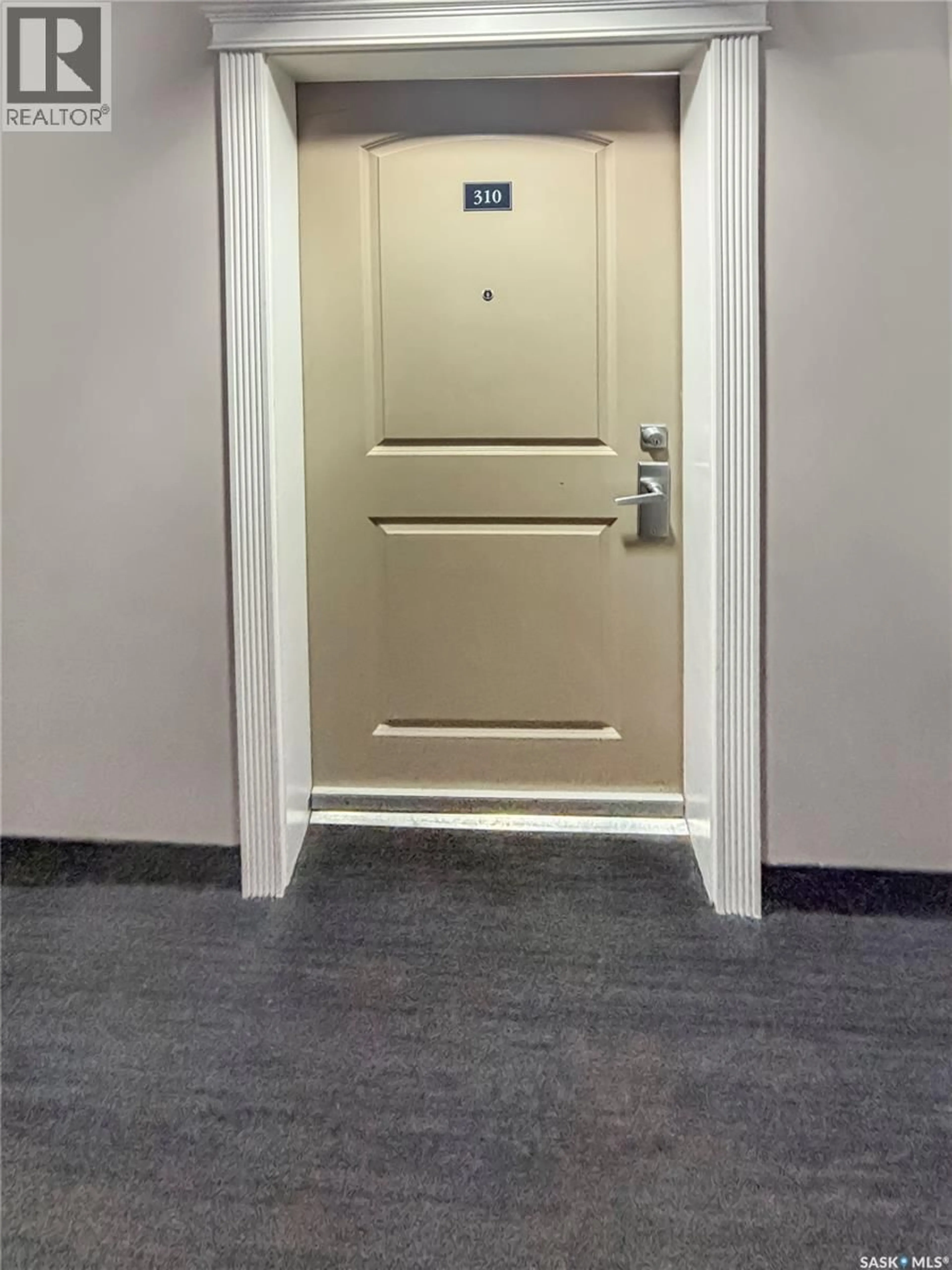 Indoor foyer for 326 - 310 HEROLD ROAD, Saskatoon Saskatchewan S7V0A2
