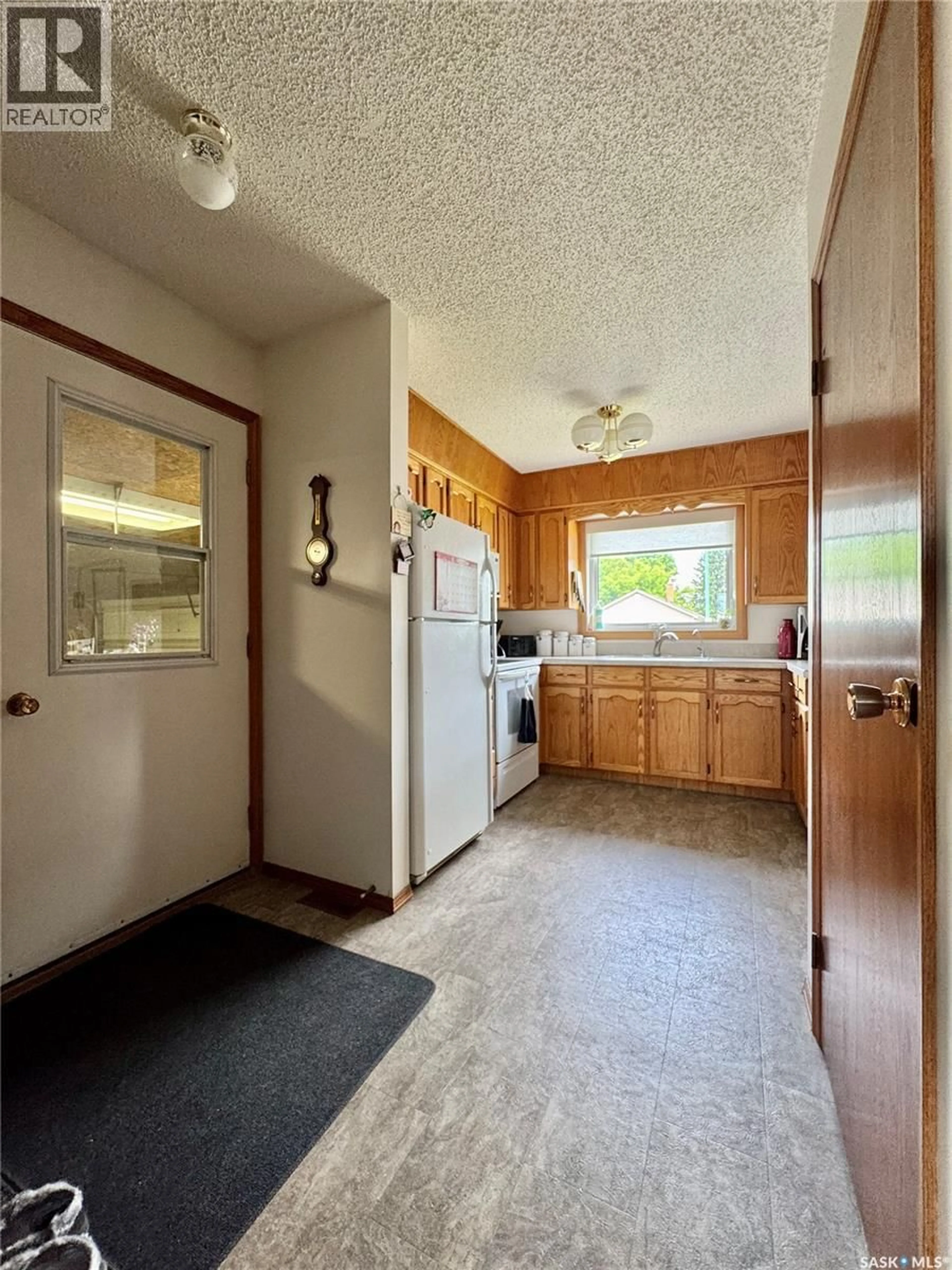 Standard kitchen, unknown for 136 DARLINGTON STREET, Yorkton Saskatchewan S3N0E1