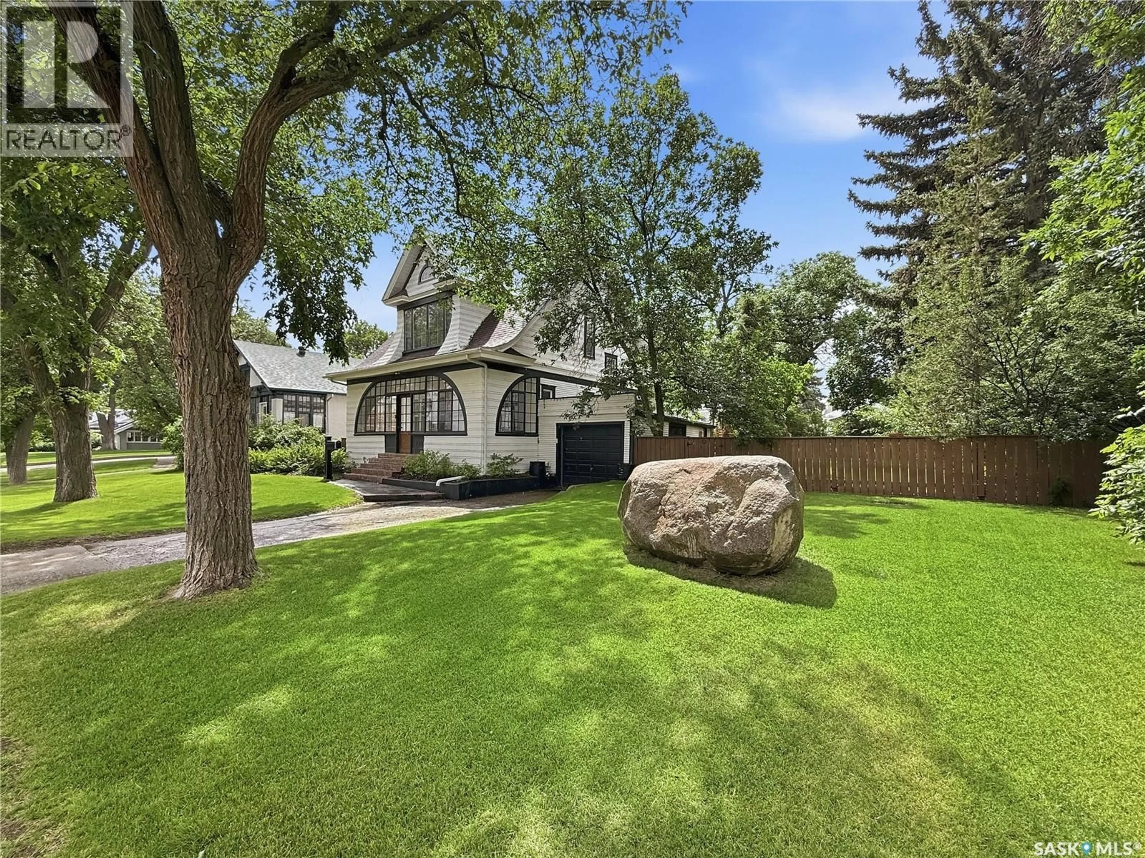 A pic from outside/outdoor area/front of a property/back of a property/a pic from drone, street for 554 4TH AVENUE, Swift Current Saskatchewan S9H2K2