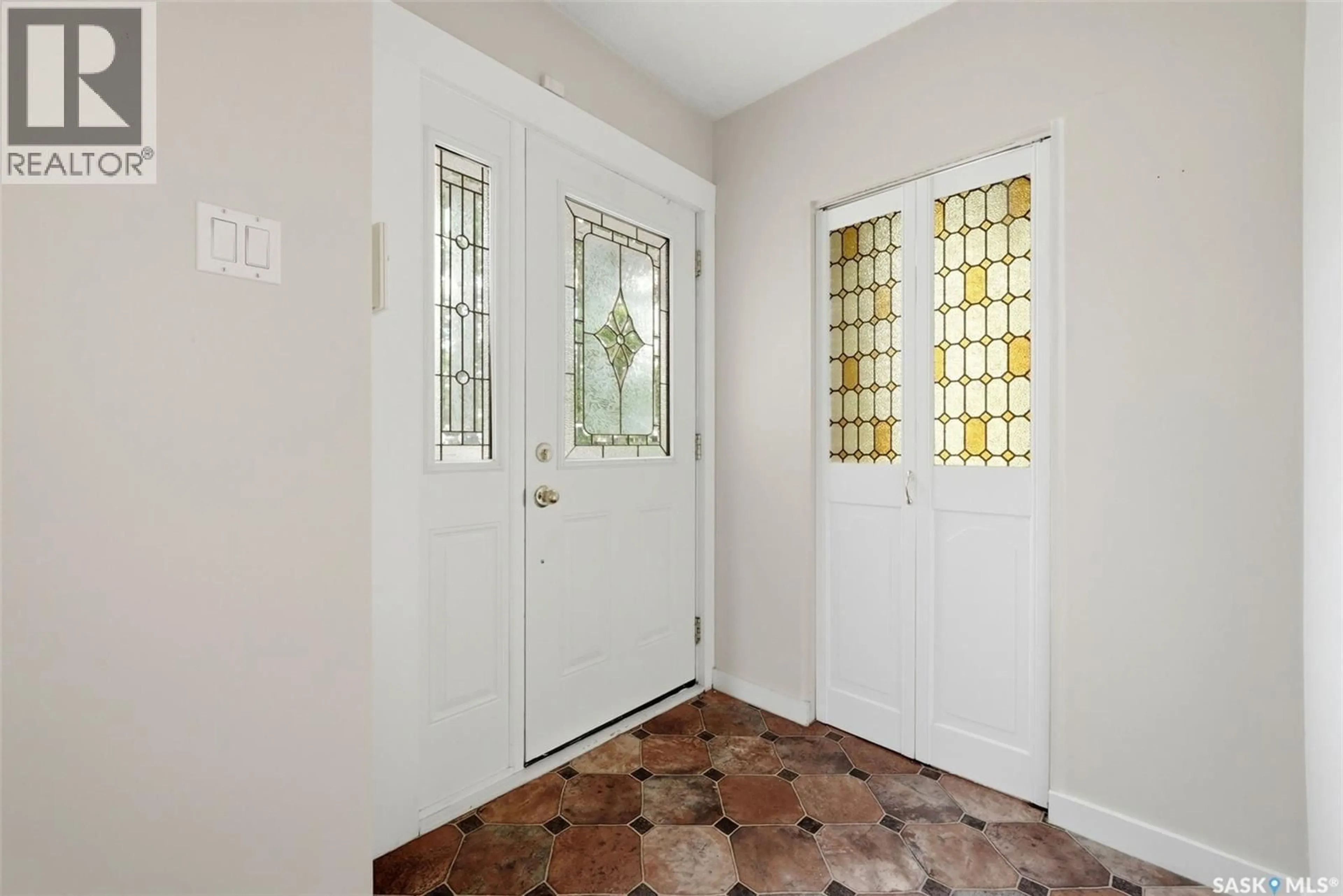 Indoor entryway for 10 LAMONT CRESCENT, Regina Saskatchewan S4S4A4