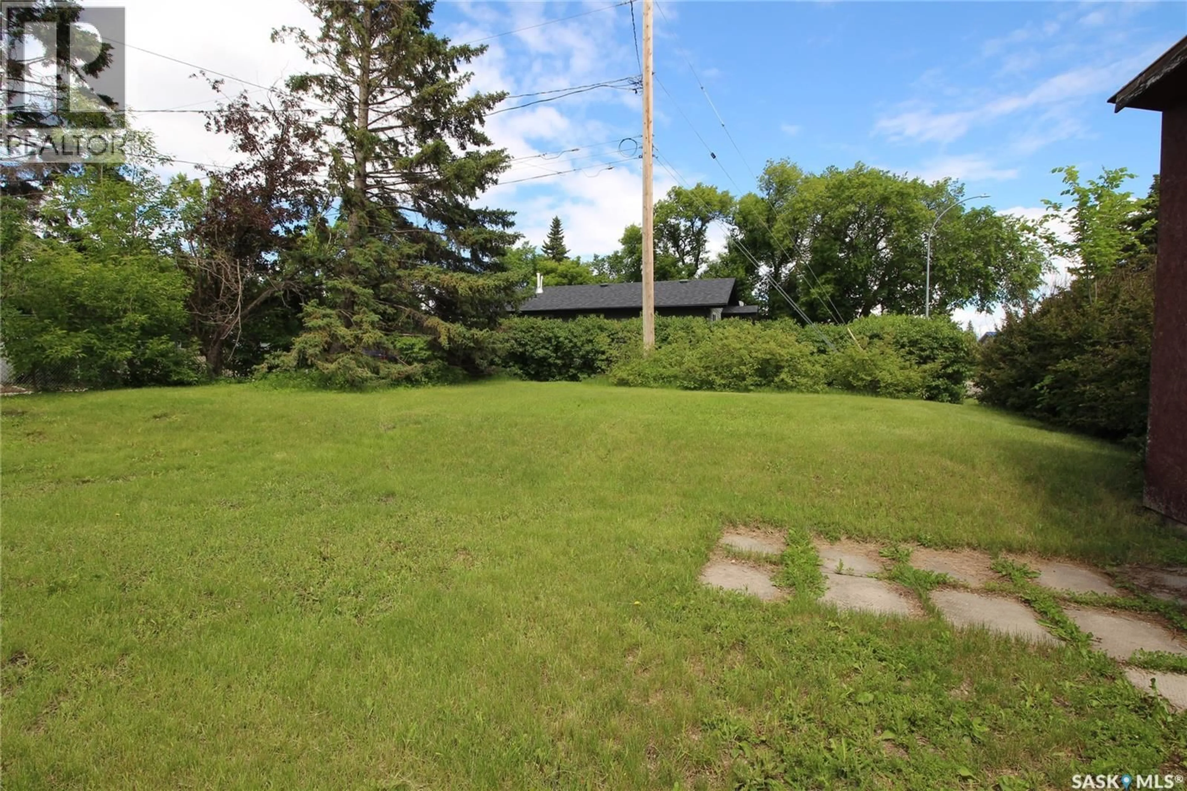 A pic from outside/outdoor area/front of a property/back of a property/a pic from drone, unknown for 610 BROADWAY AVENUE, Moosomin Saskatchewan S0G3N0