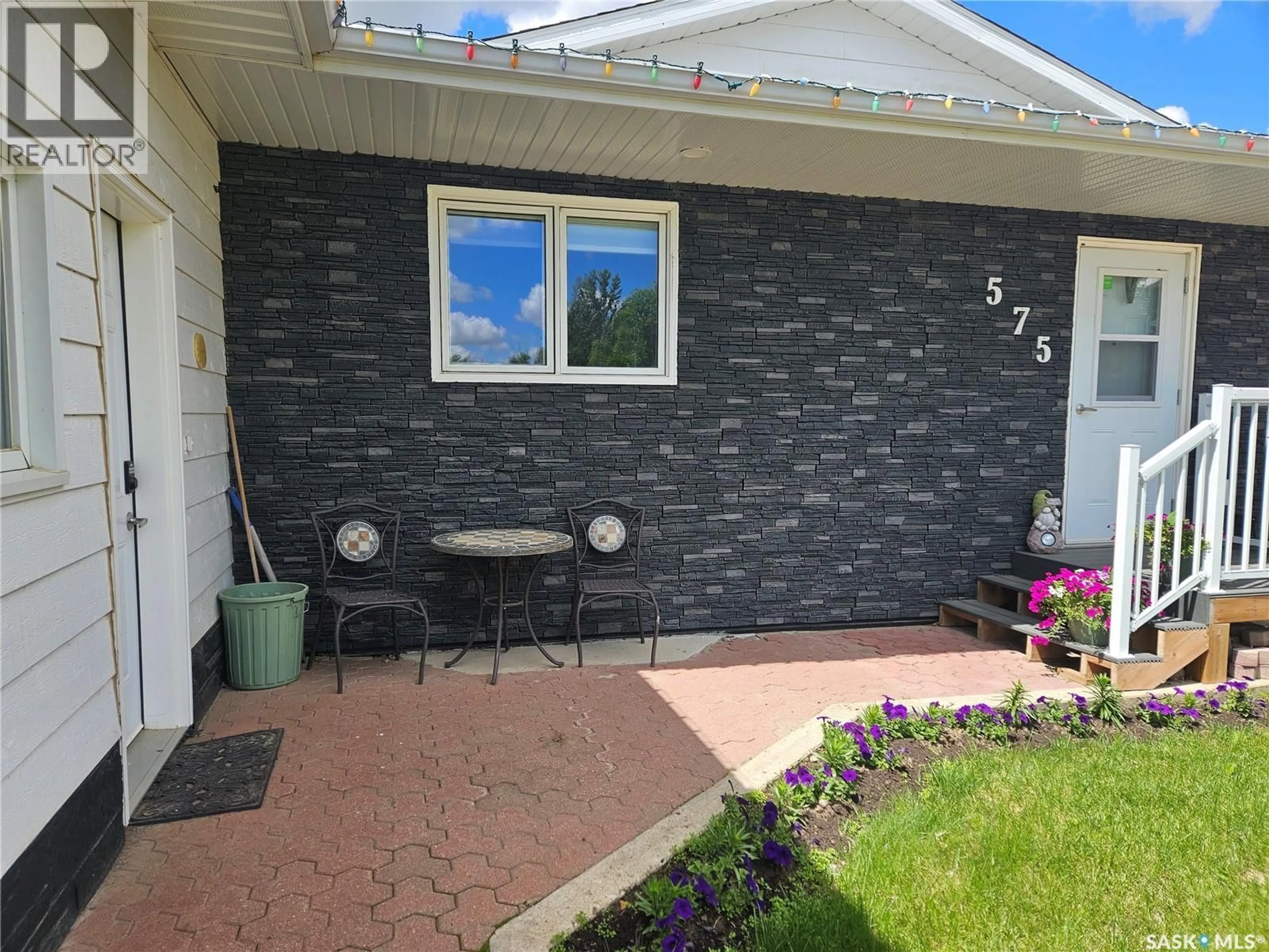 Unknown for 575 9TH STREET, Shaunavon Saskatchewan S0N2M0
