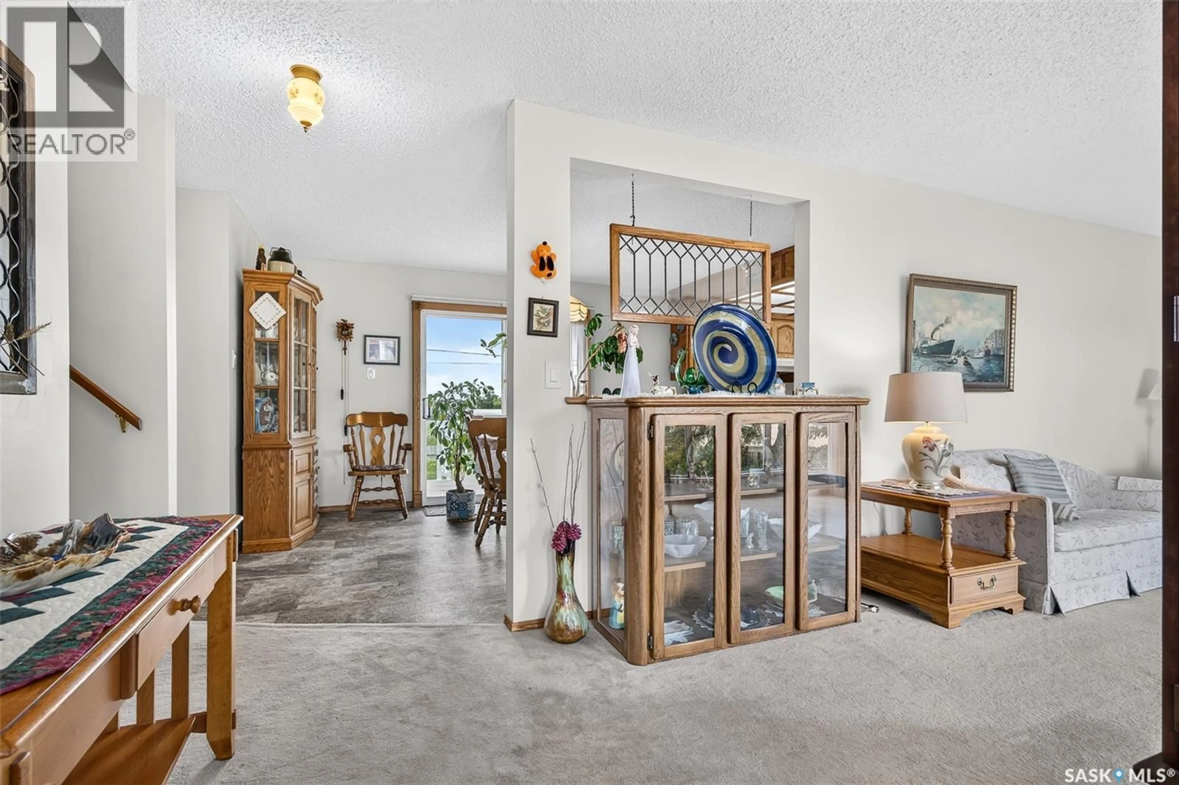 Indoor foyer for 1343 STADACONA STREET, Moose Jaw Saskatchewan S6H6L4