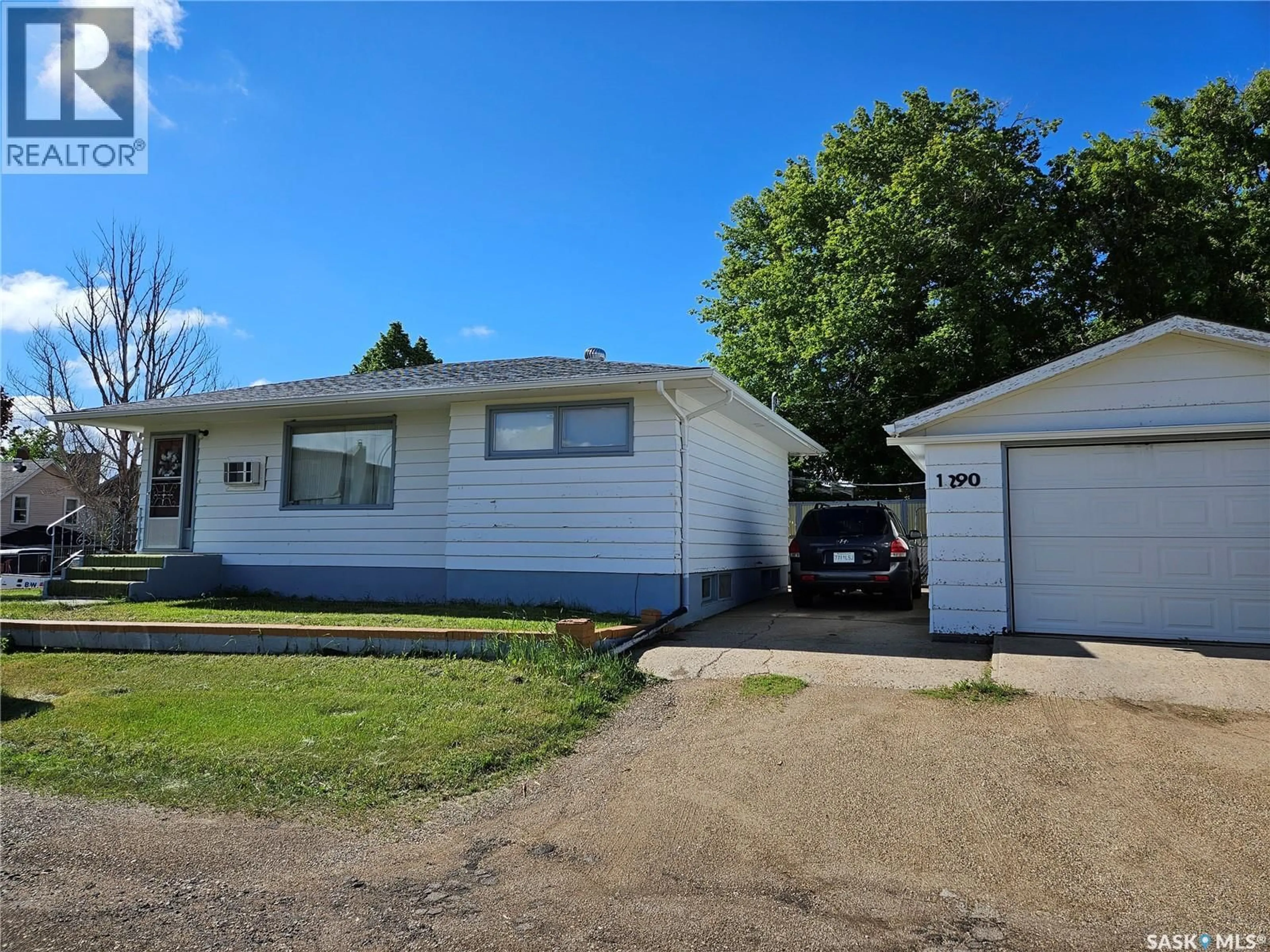 A pic from outside/outdoor area/front of a property/back of a property/a pic from drone, street for 1290 WOLFE AVENUE, Moose Jaw Saskatchewan S6H1K2