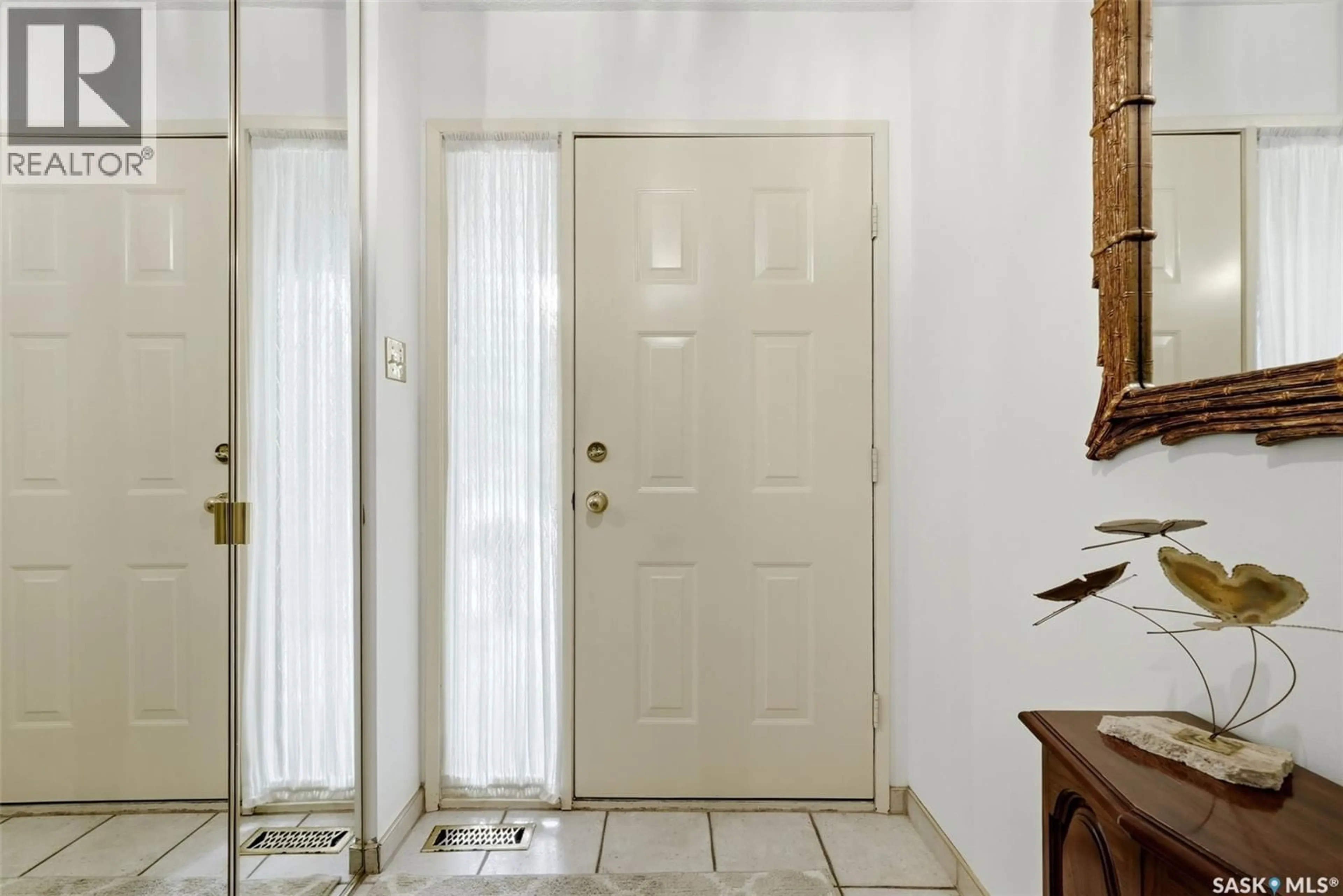 Indoor entryway for 95 QUINCY DRIVE, Regina Saskatchewan S4S6L9
