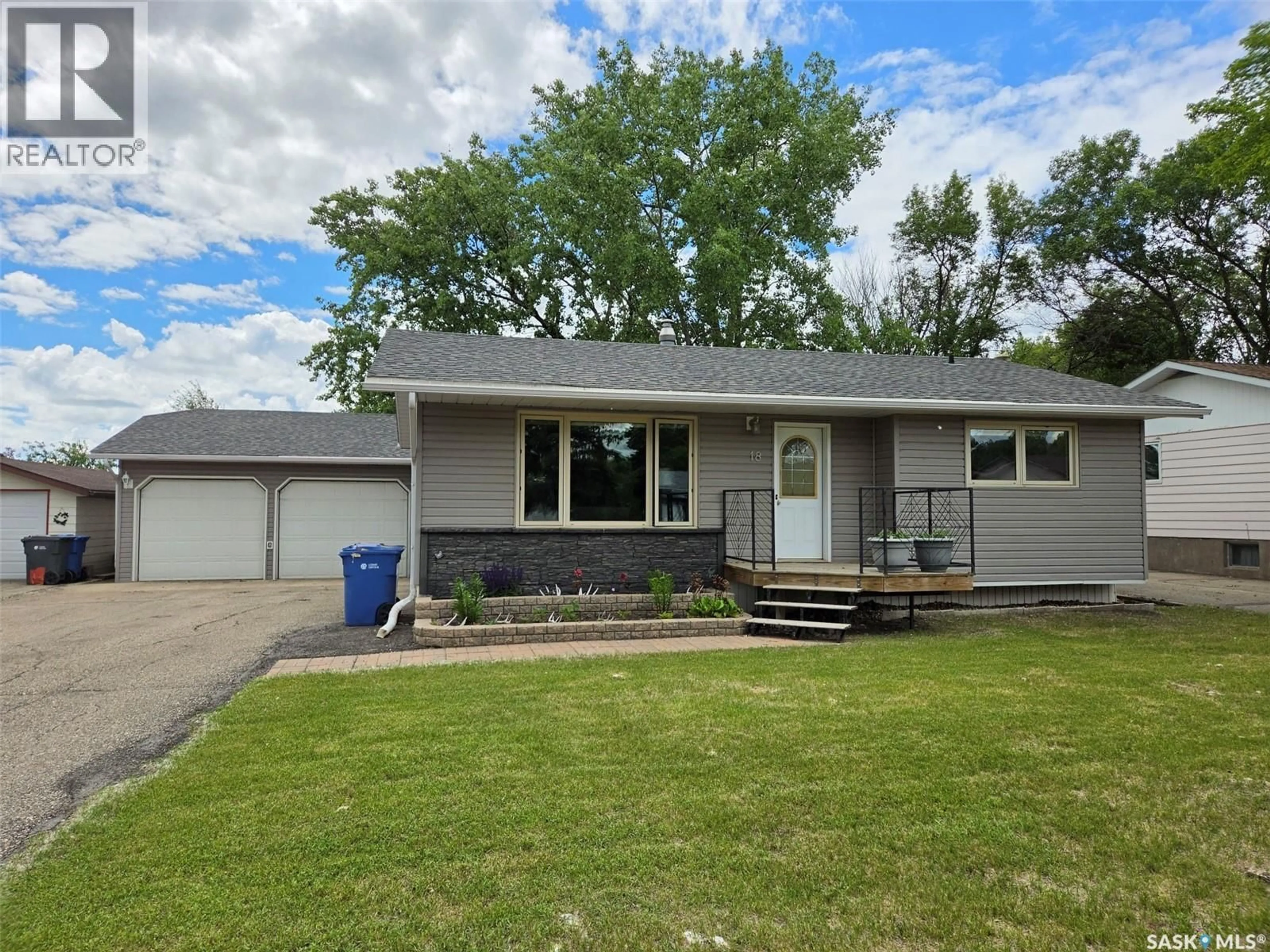 Home with vinyl exterior material, street for 18 MOUNTAIN DRIVE, Carlyle Saskatchewan S0C0R0