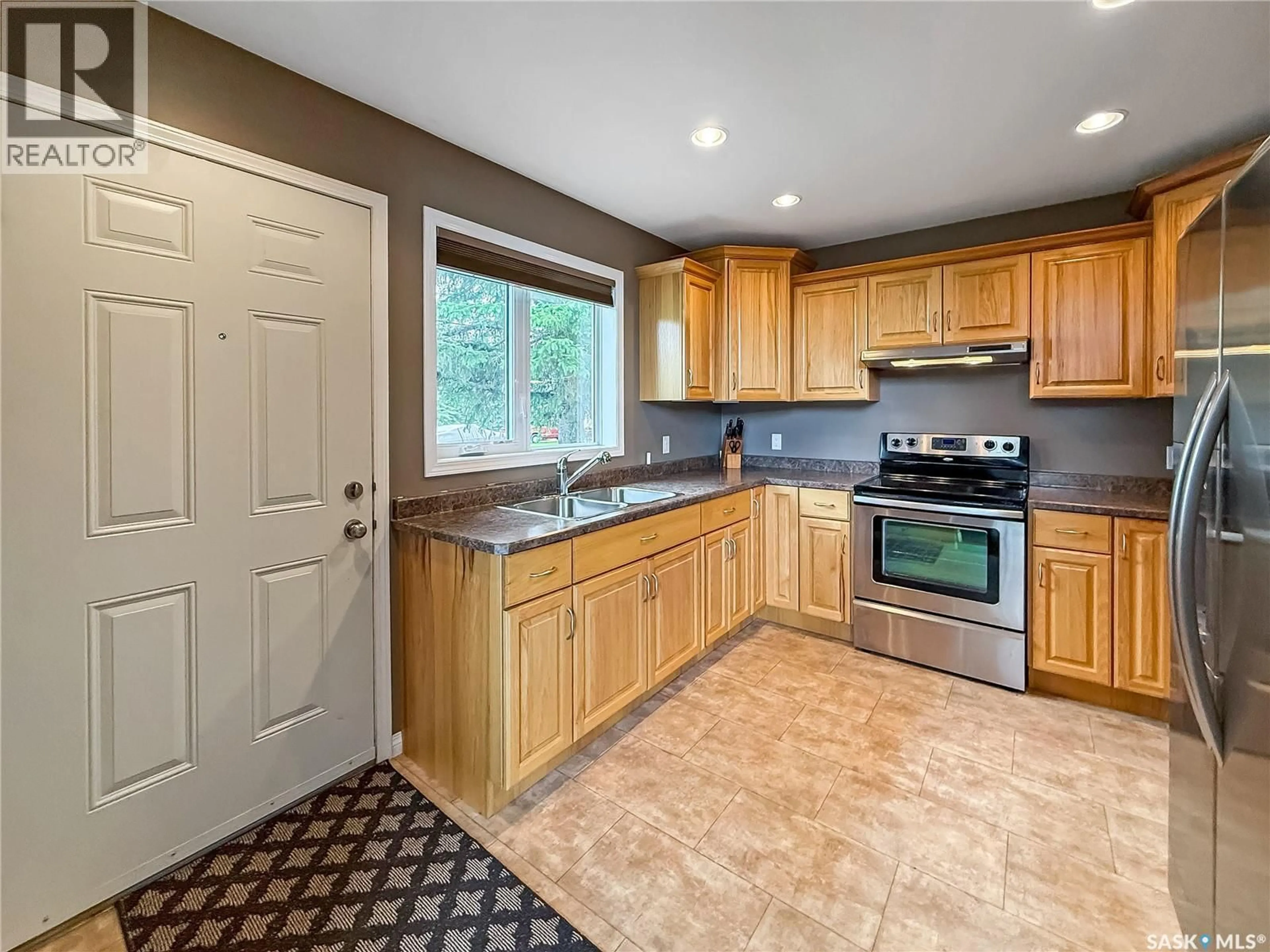 Standard kitchen, ceramic/tile floor for 5 RED WILLOW CRESCENT, Candle Lake Saskatchewan S0J3E0