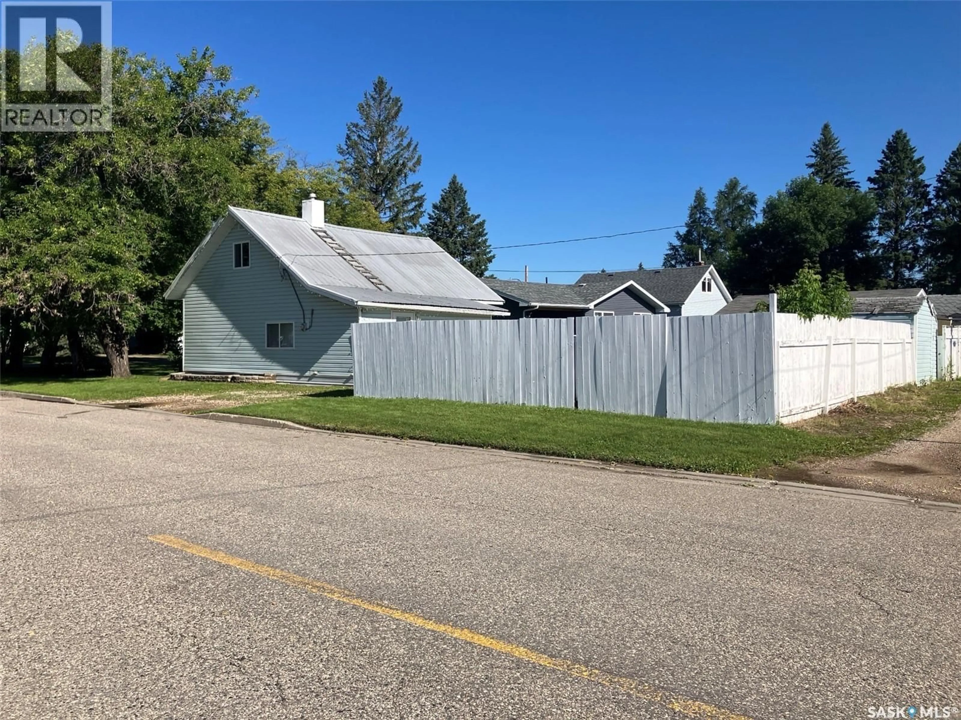 Shed for 911 1ST STREET, Nipawin Saskatchewan S0E1E0
