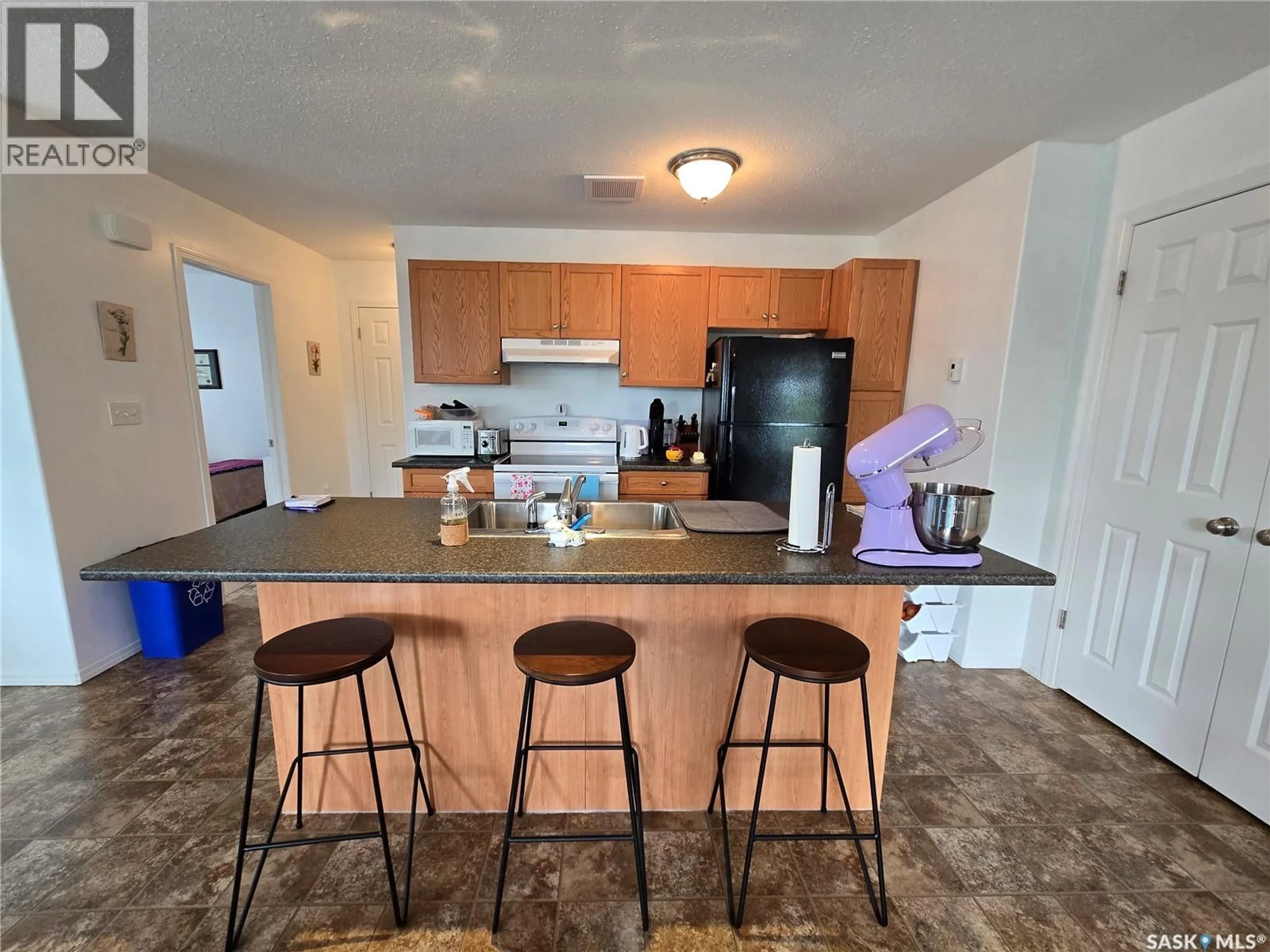 Open concept kitchen, unknown for E - 22 1275 SOUTH RAILWAY STREET, Swift Current Saskatchewan S9H5P3