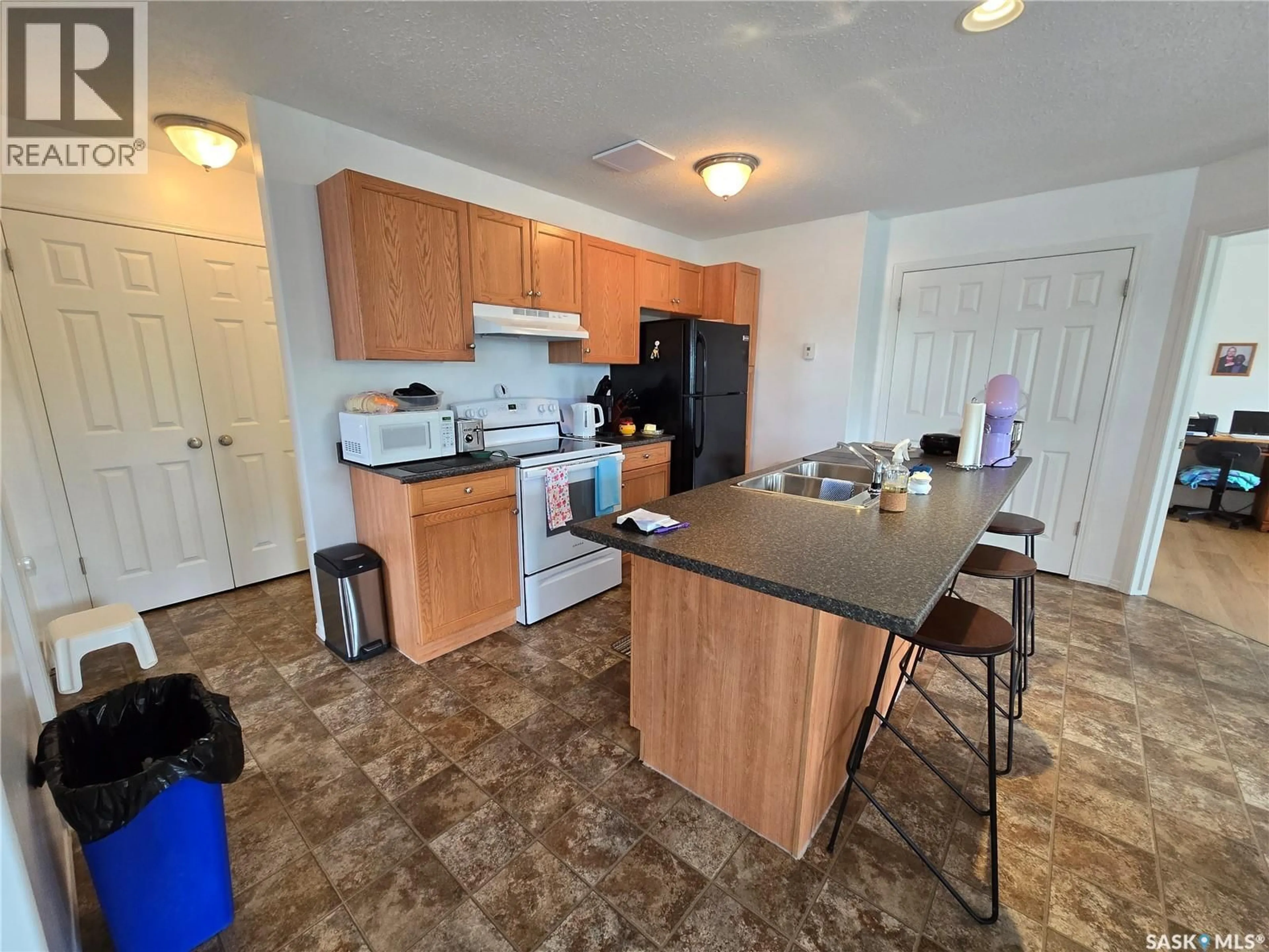 Standard kitchen, unknown for E - 22 1275 SOUTH RAILWAY STREET, Swift Current Saskatchewan S9H5P3
