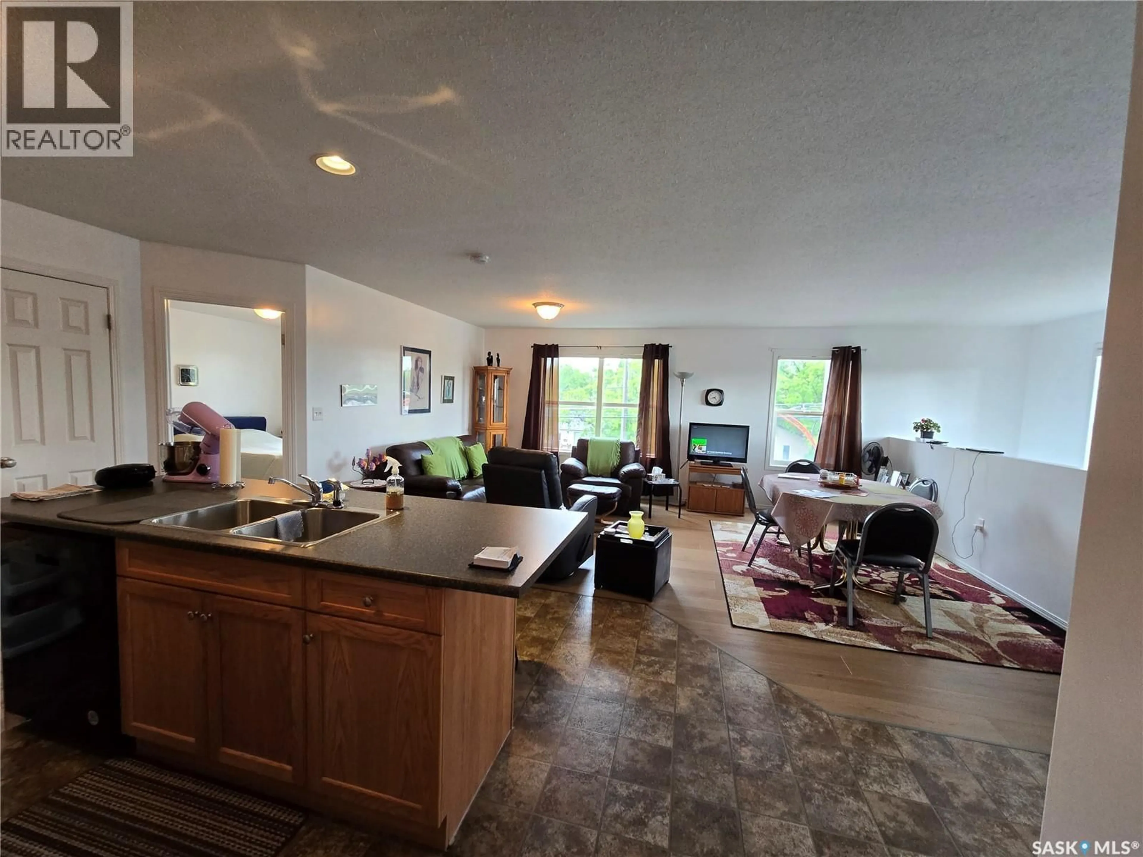 Open concept kitchen, unknown for E - 22 1275 SOUTH RAILWAY STREET, Swift Current Saskatchewan S9H5P3