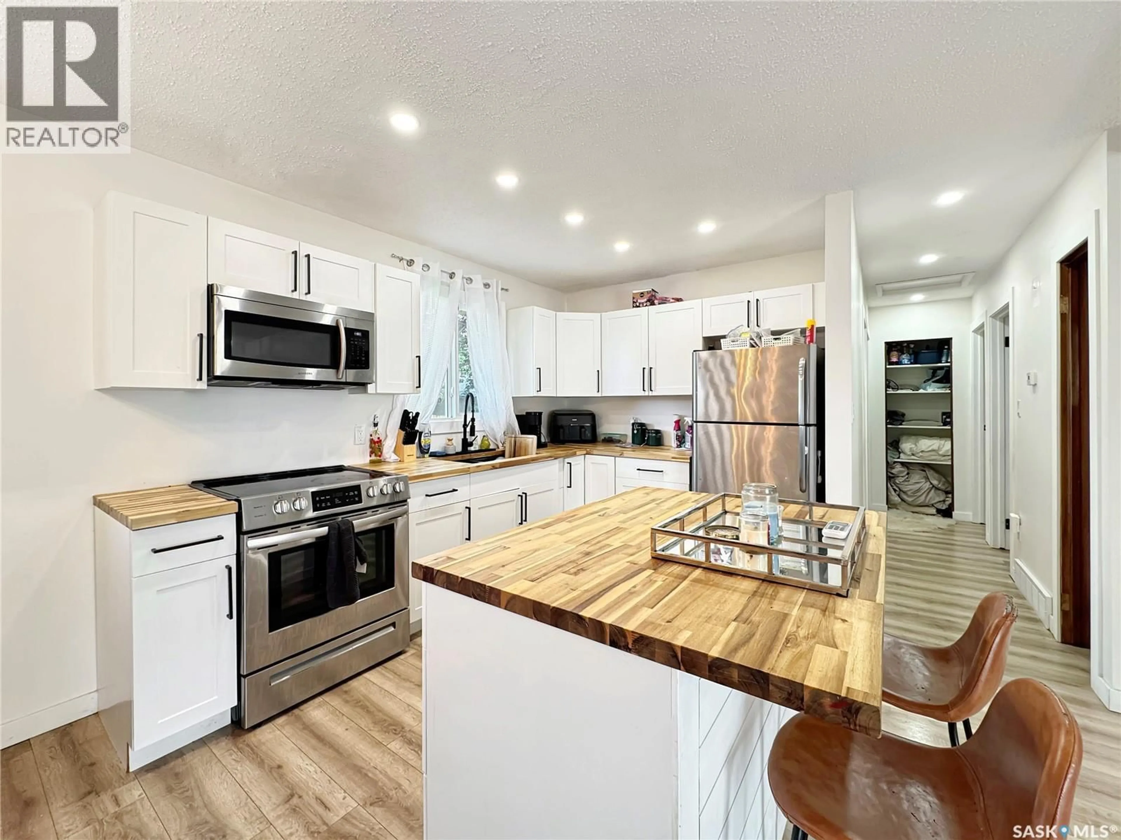 Open concept kitchen, unknown for 1321 108TH STREET, North Battleford Saskatchewan S9A2B6