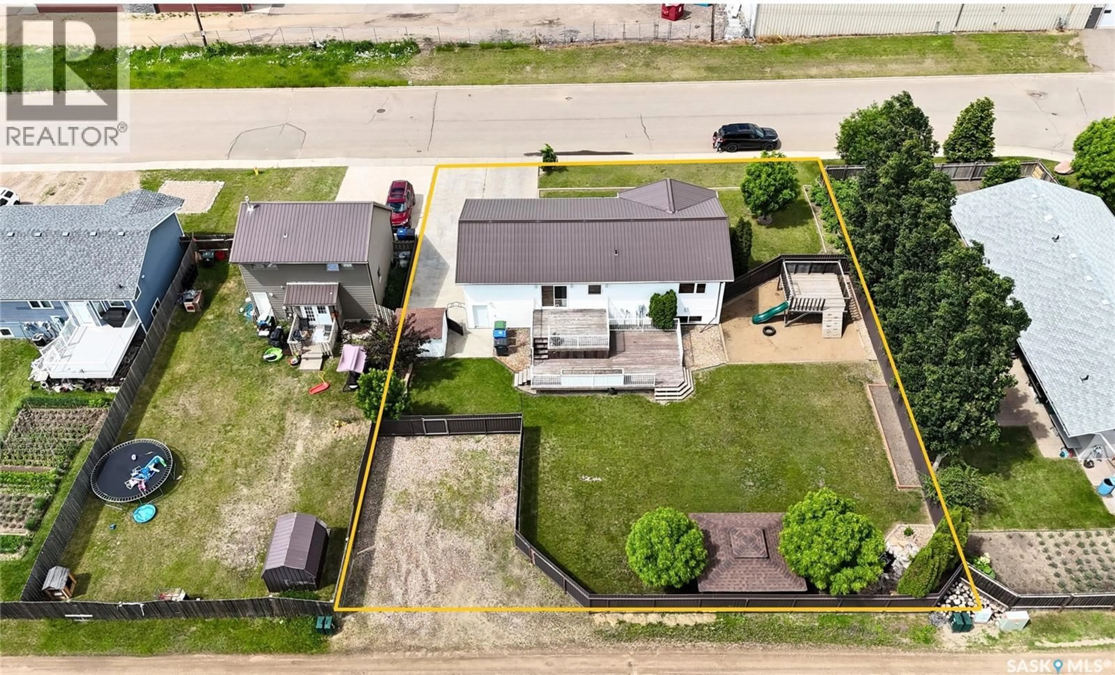 A pic from outside/outdoor area/front of a property/back of a property/a pic from drone, street for 2682 100TH STREET, North Battleford Saskatchewan S9A0Y4