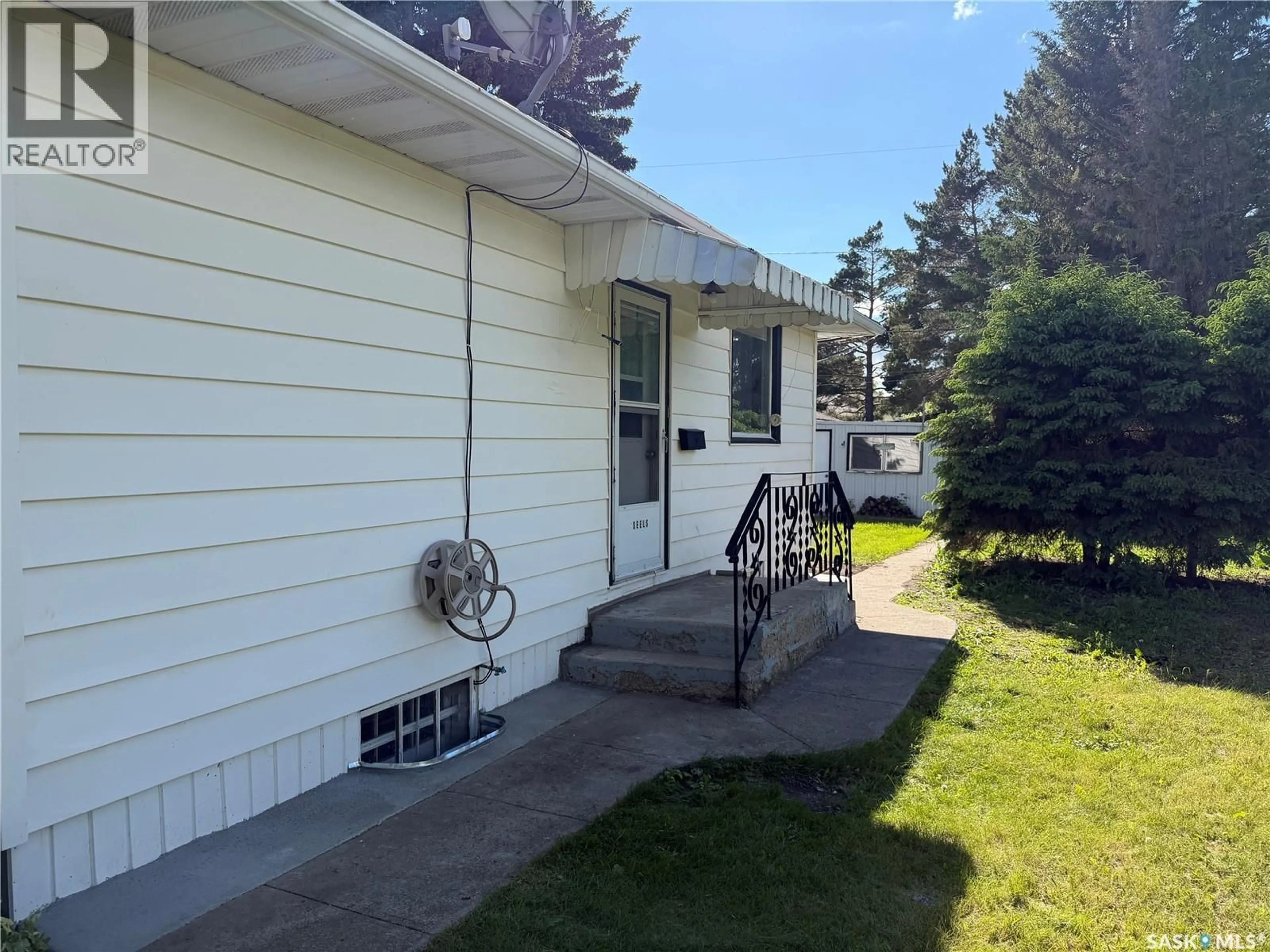 Home with vinyl exterior material, street for 206 WATSON STREET, Lipton Saskatchewan S0G3B0