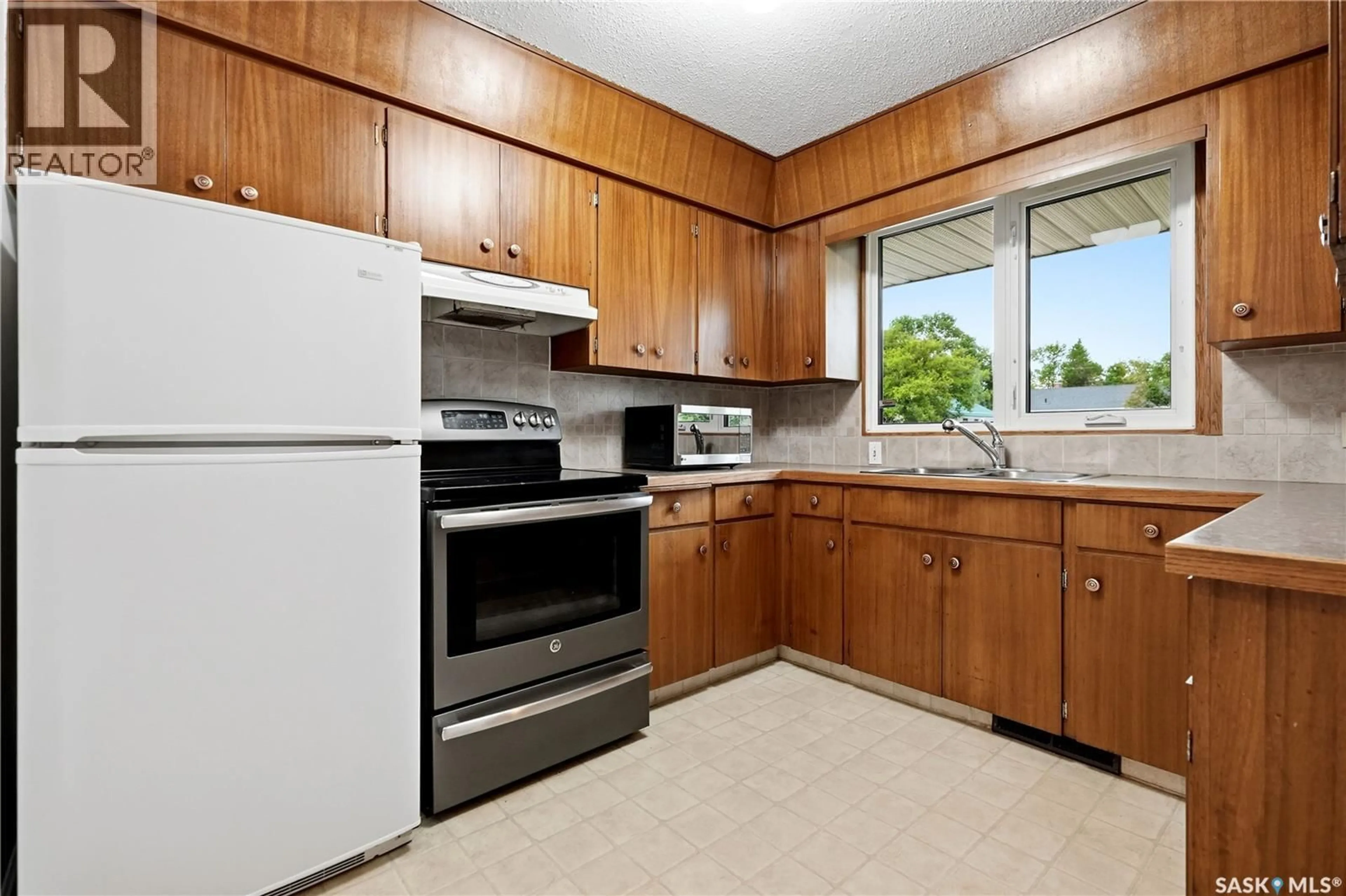 Standard kitchen, unknown for 74 MAIN STREET, Fillmore Saskatchewan S0G1N0