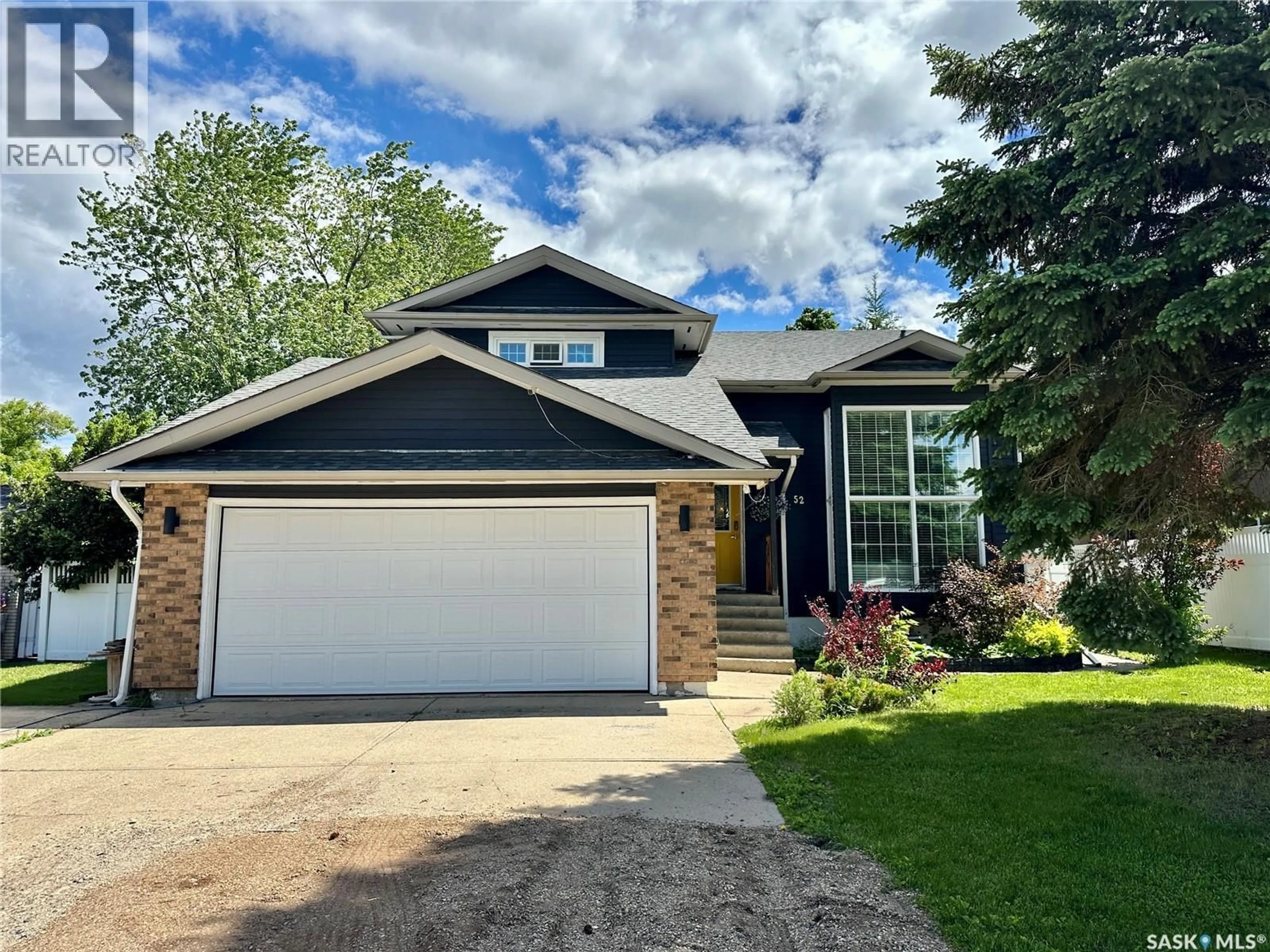 Home with vinyl exterior material, street for 52 WINDFIELD PLACE, Yorkton Saskatchewan S3N3P8