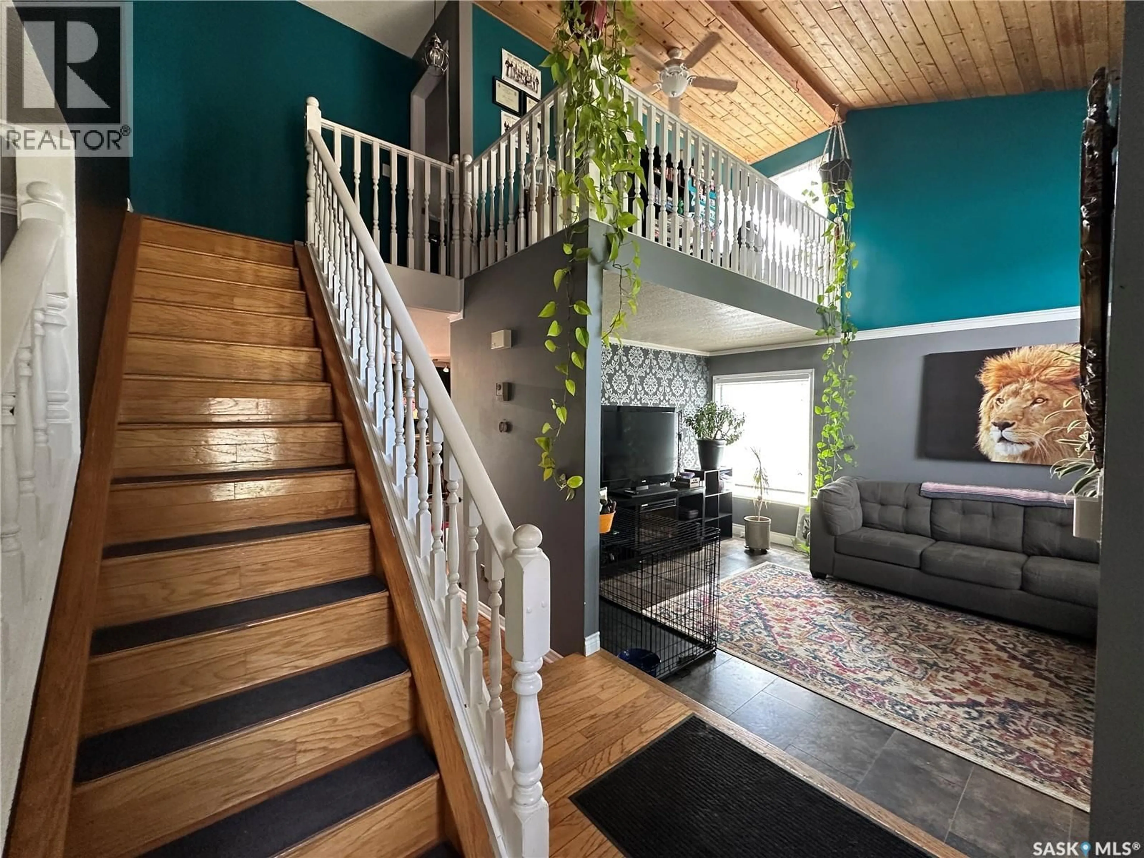Indoor foyer for 52 WINDFIELD PLACE, Yorkton Saskatchewan S3N3P8