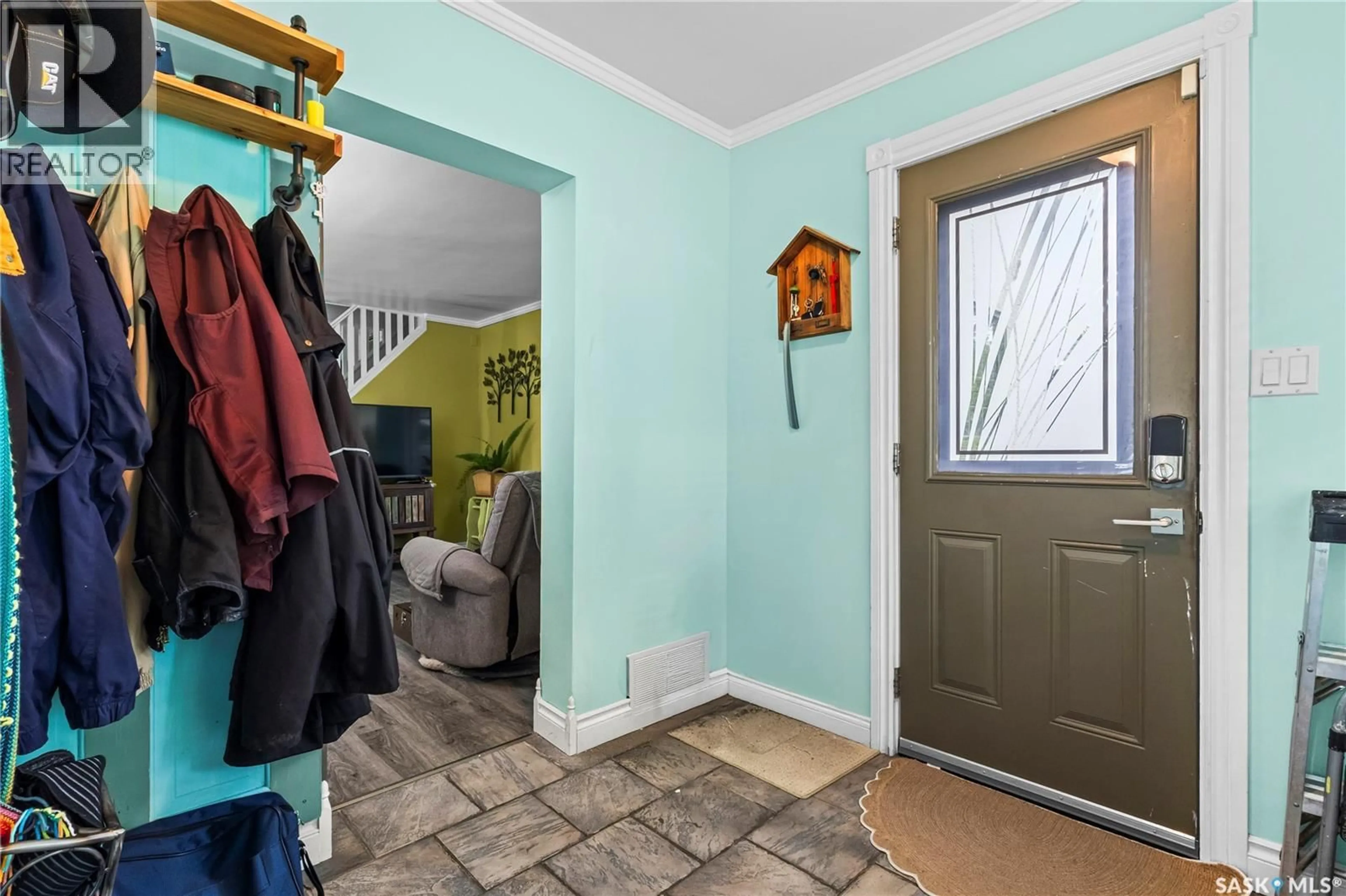 Indoor entryway for 616 20TH STREET, Prince Albert Saskatchewan S6V4H3