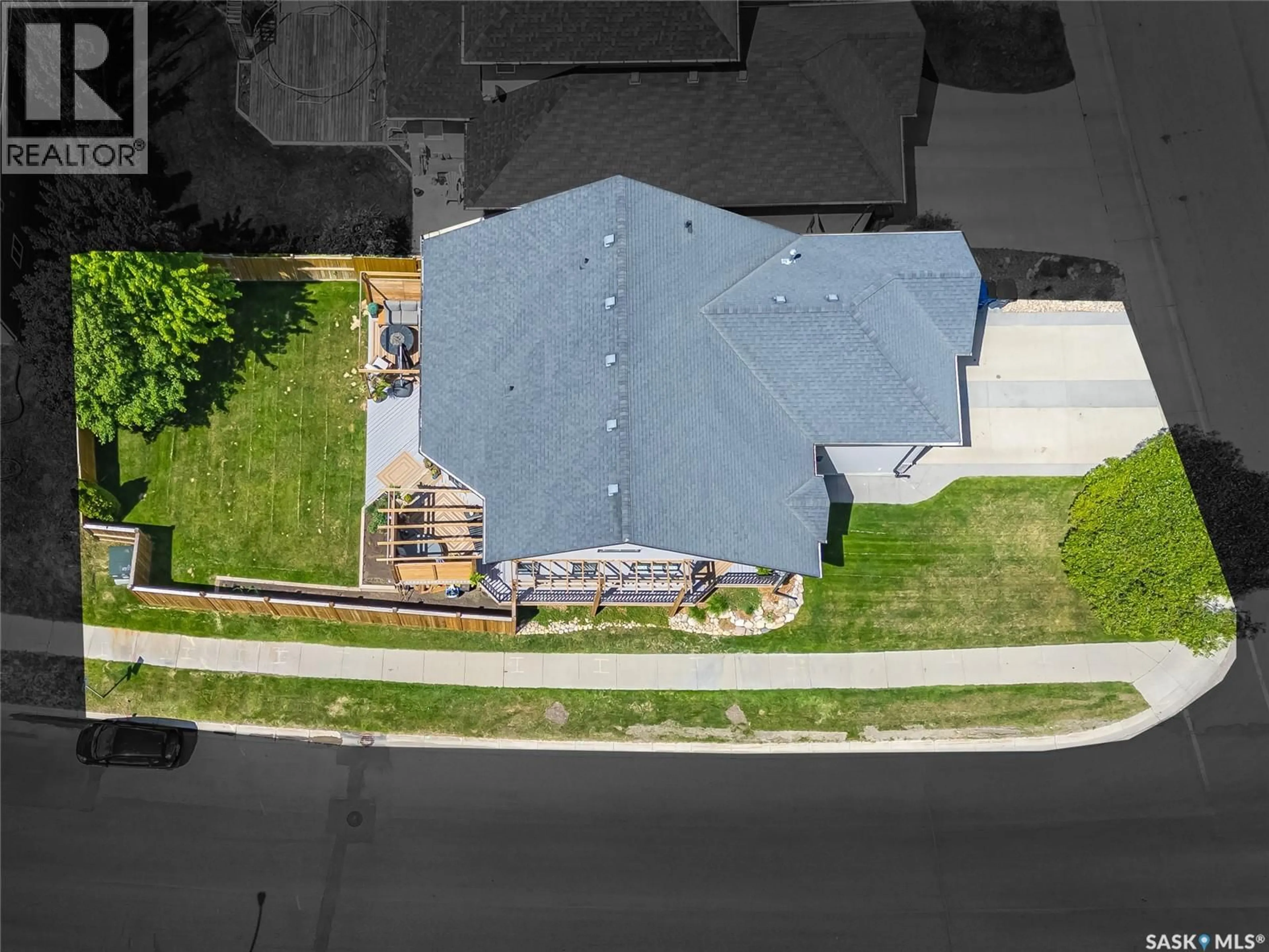 A pic from outside/outdoor area/front of a property/back of a property/a pic from drone, street for 519 TRIMBLE CRESCENT, Saskatoon Saskatchewan S7W0E1
