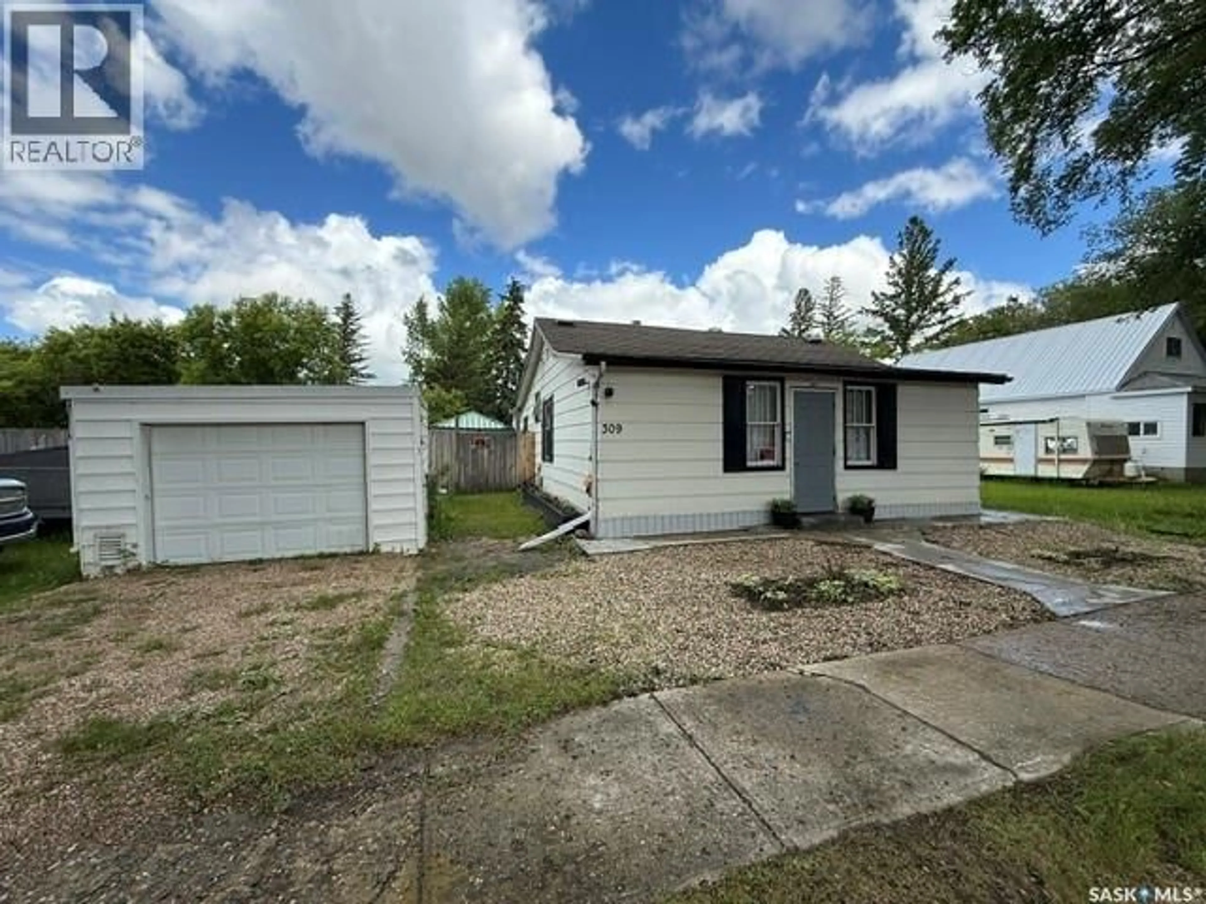 A pic from outside/outdoor area/front of a property/back of a property/a pic from drone, street for 309 & 319 ALBERTA STREET, Kamsack Saskatchewan S0A1S0